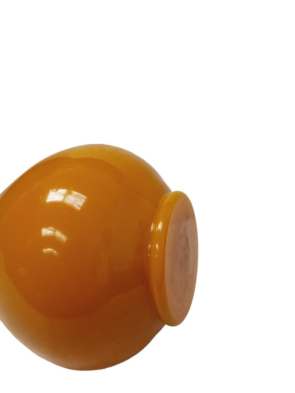 Vase en verre épais, ocre jaune, Pékin/Chine, sec. XX en vente 5