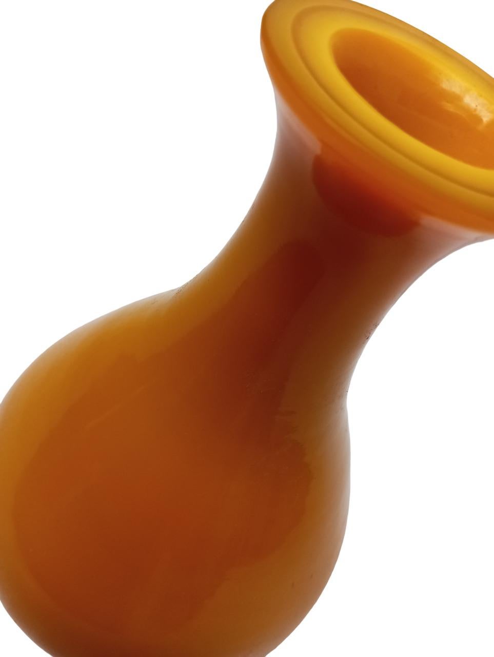 Verre teinté Vase en verre épais, ocre jaune, Pékin/Chine, sec. XX en vente