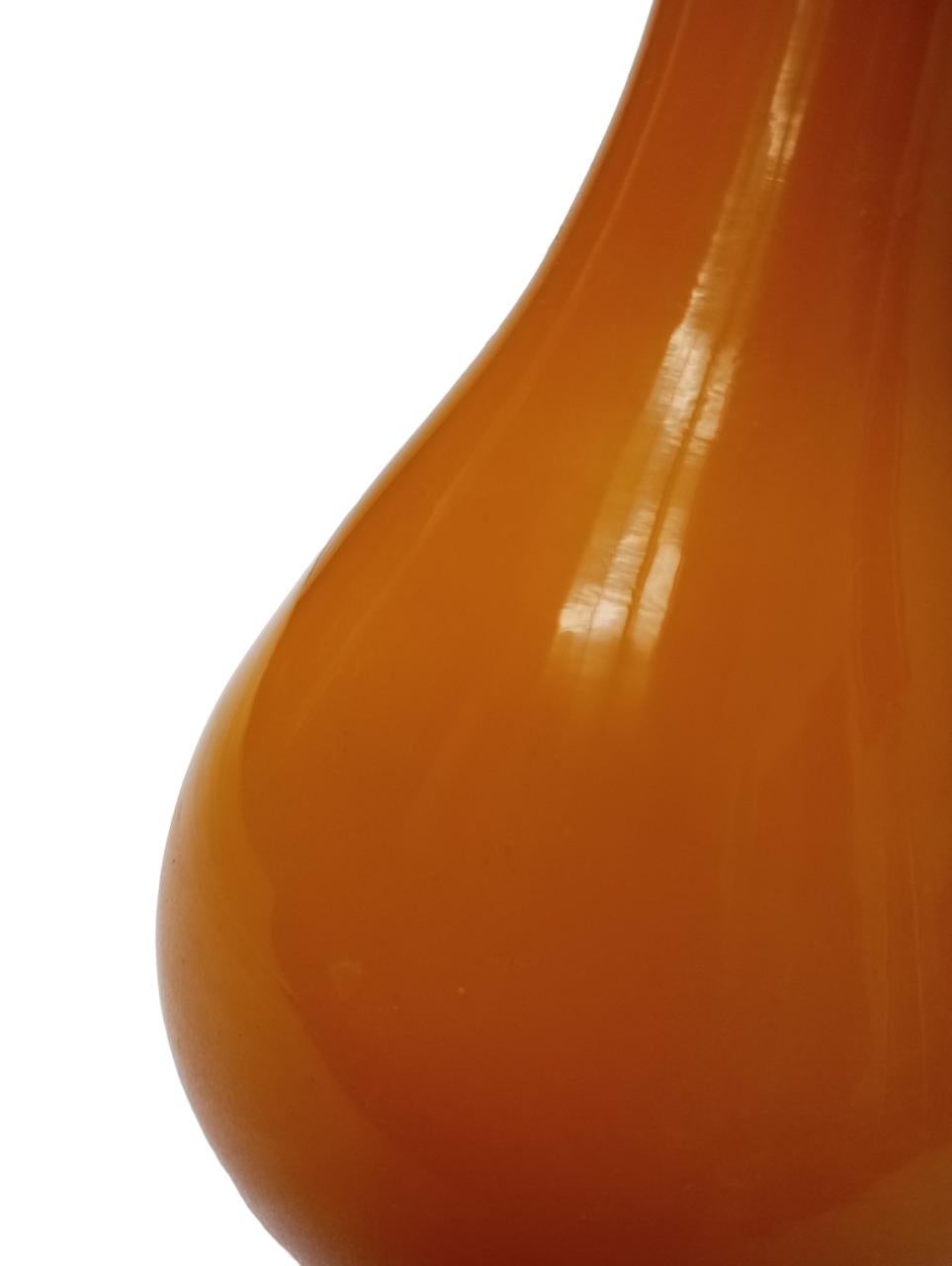 Vase en verre épais, ocre jaune, Pékin/Chine, sec. XX en vente 1