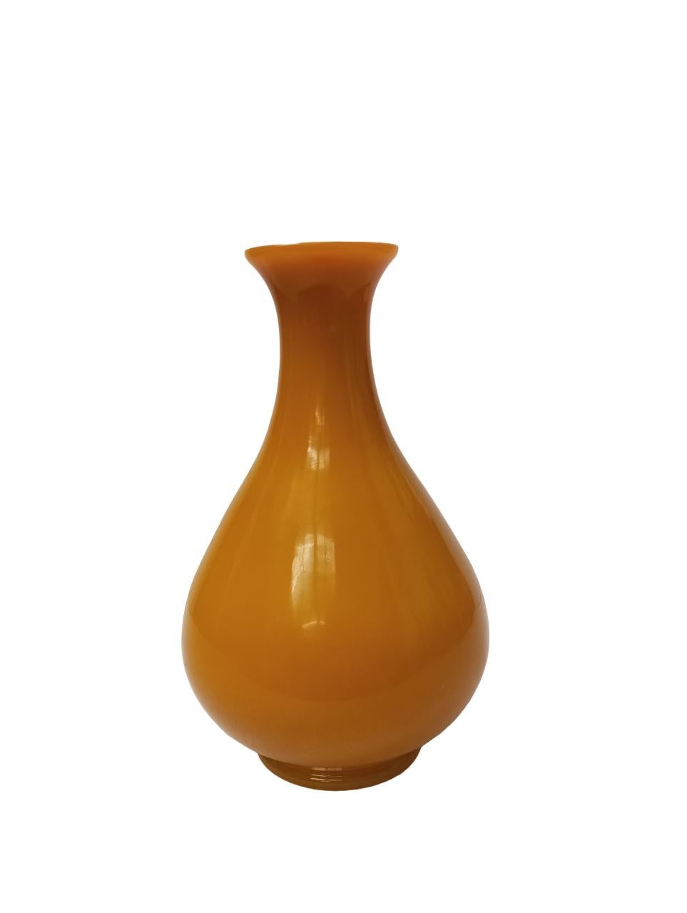 Vase en verre épais, ocre jaune, Pékin/Chine, sec. XX en vente 2