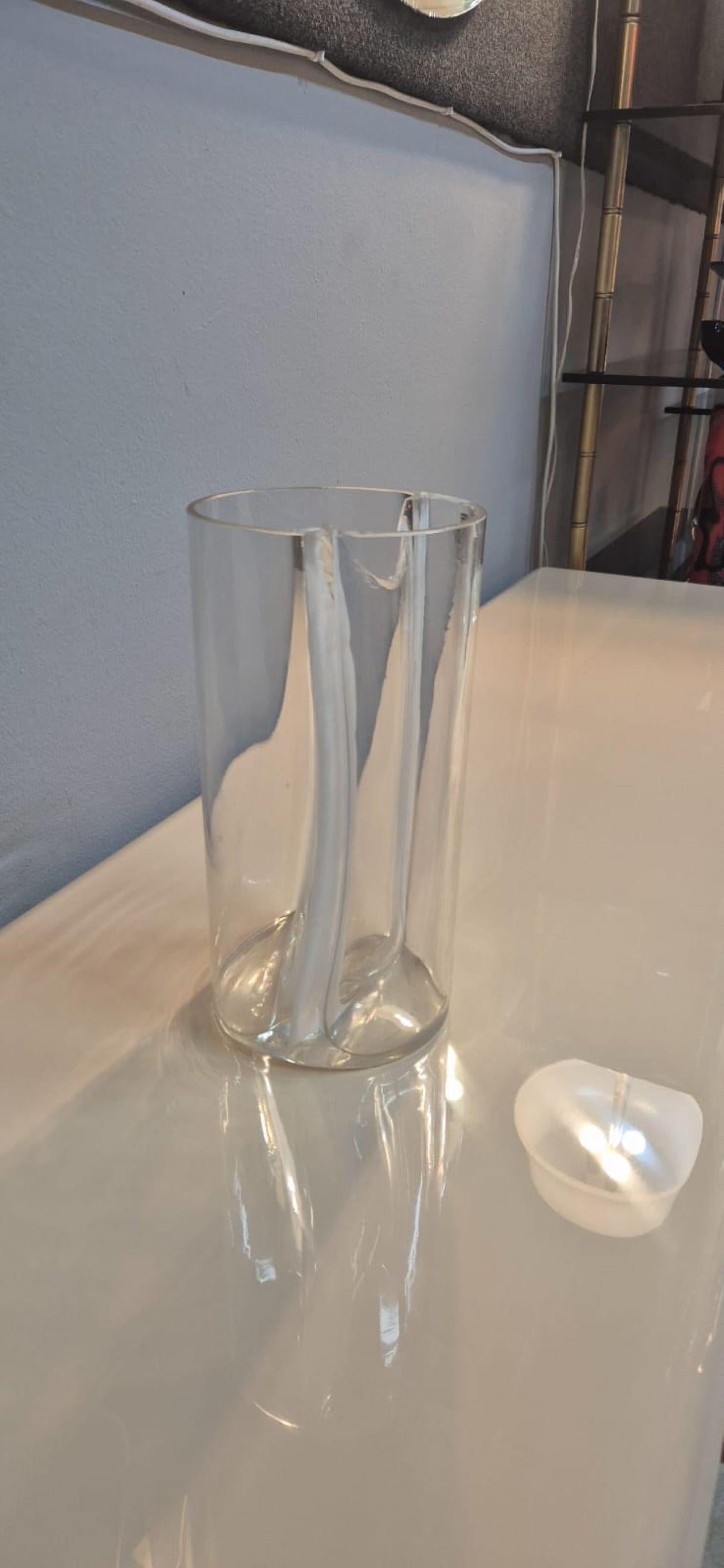Schöne Vase aus weißem und farblosem Muranoglas von Toni Zuccheri für Venini. Reihe 