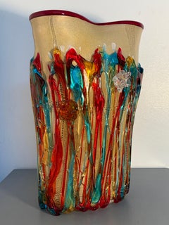 Vaso in vetro di Murano firmato Camozzo, con colate verticali multicolore