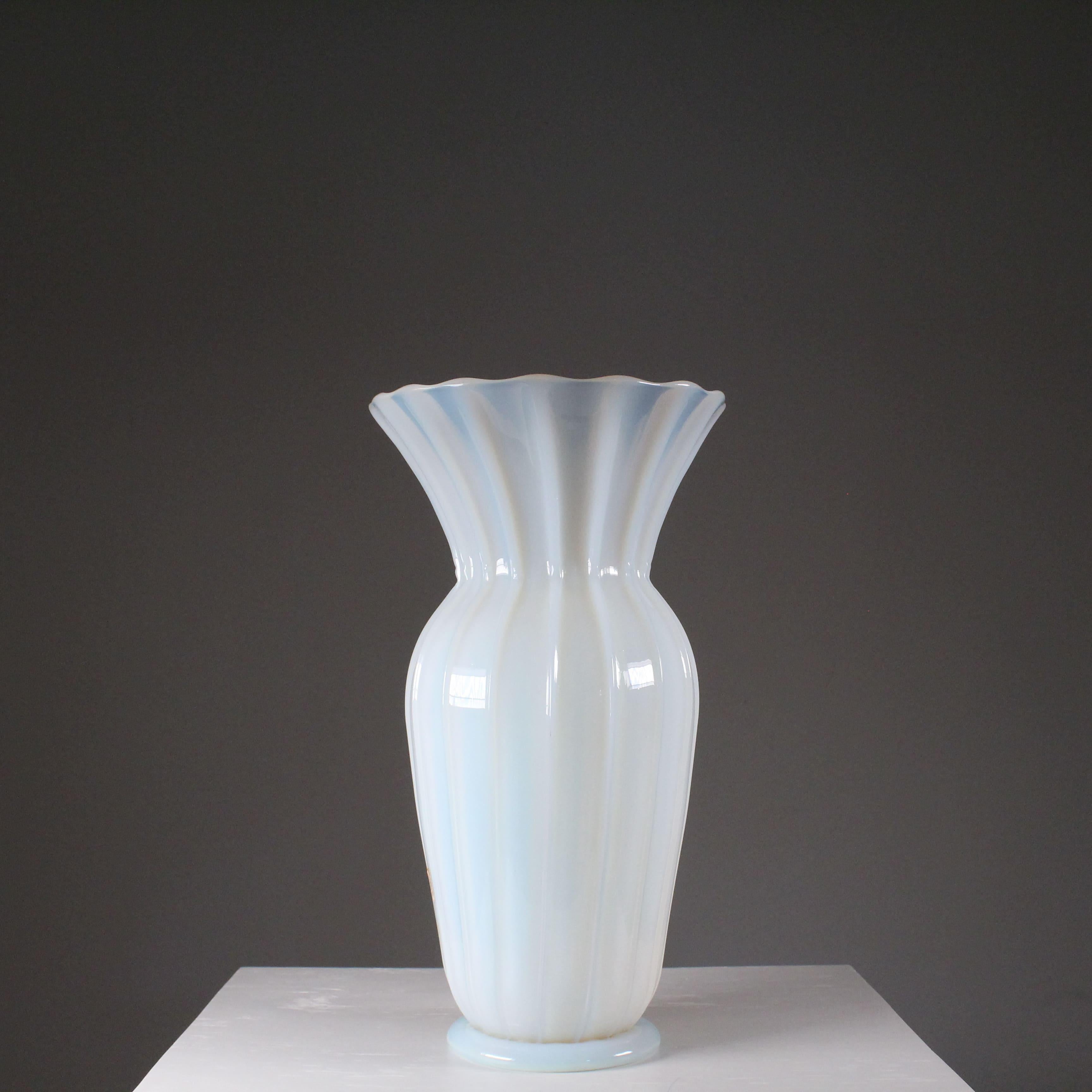 Néo-classique Vase en verre de Murano, modèle Seguso en vente