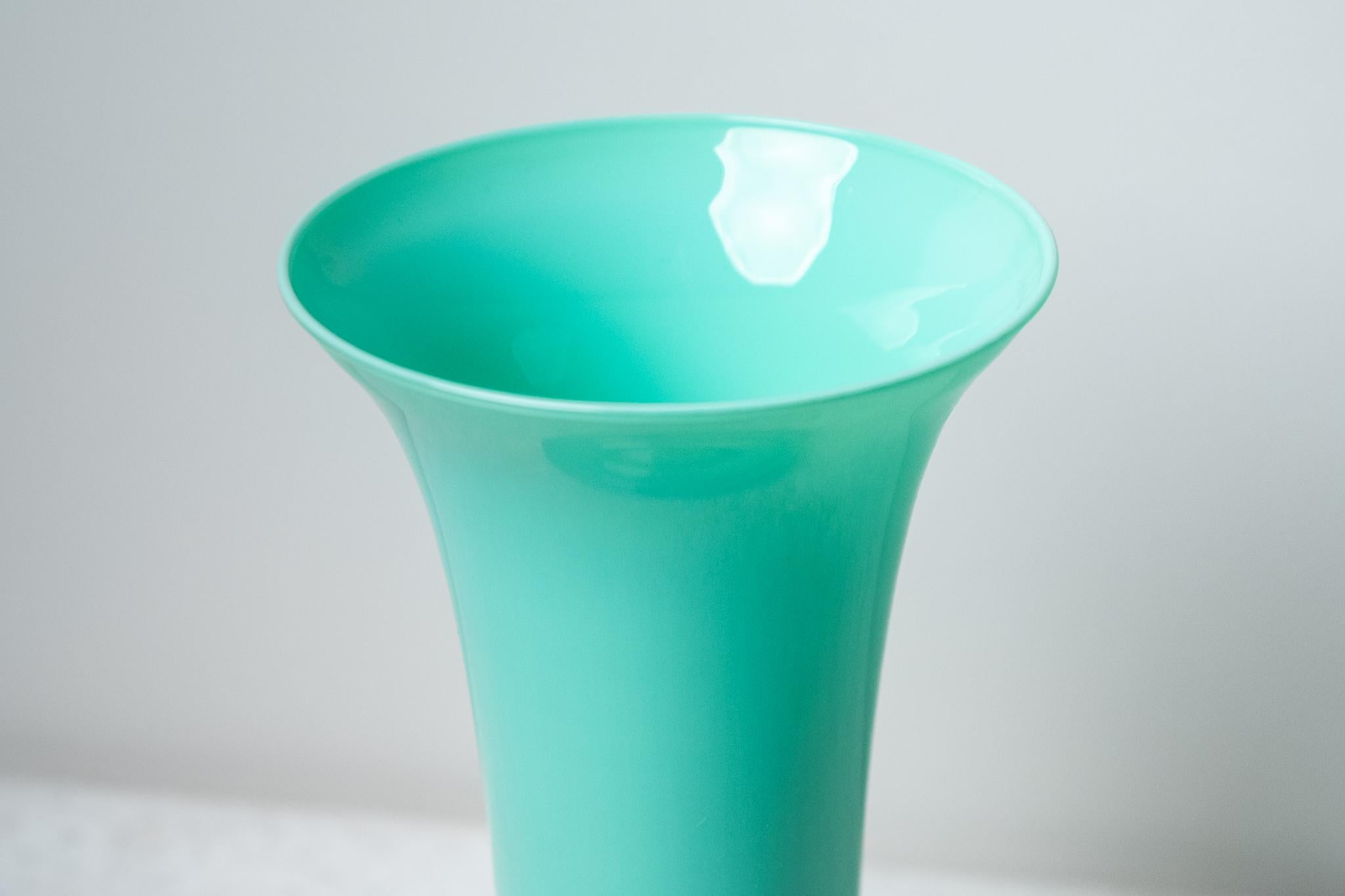 Mid-Century moderno Vaso in vetro francese firmato Pierre Cardin, Anni '80 in vendita