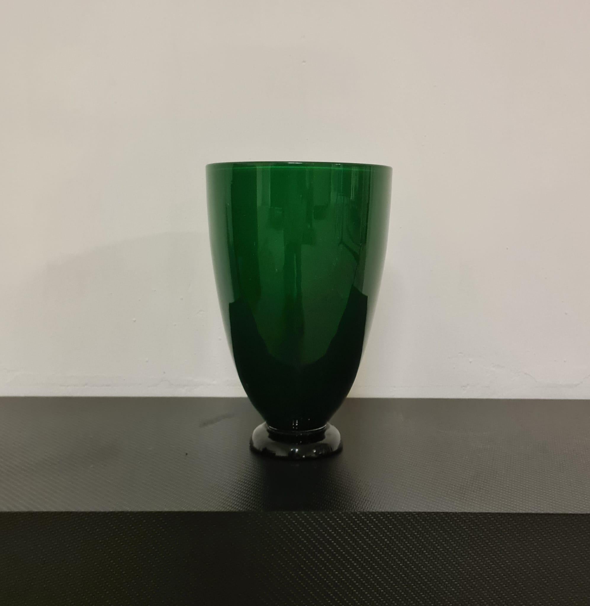 Vaso in vetro incamiciato della vetreria di murano Barovier & Toso.

Raffinato vaso in vetro di murano con 4 strati di incamiciatura.

La tecnica dell'incamiciatura del vetro consiste nella sovrapposizione a caldo di strati di vetro con colore