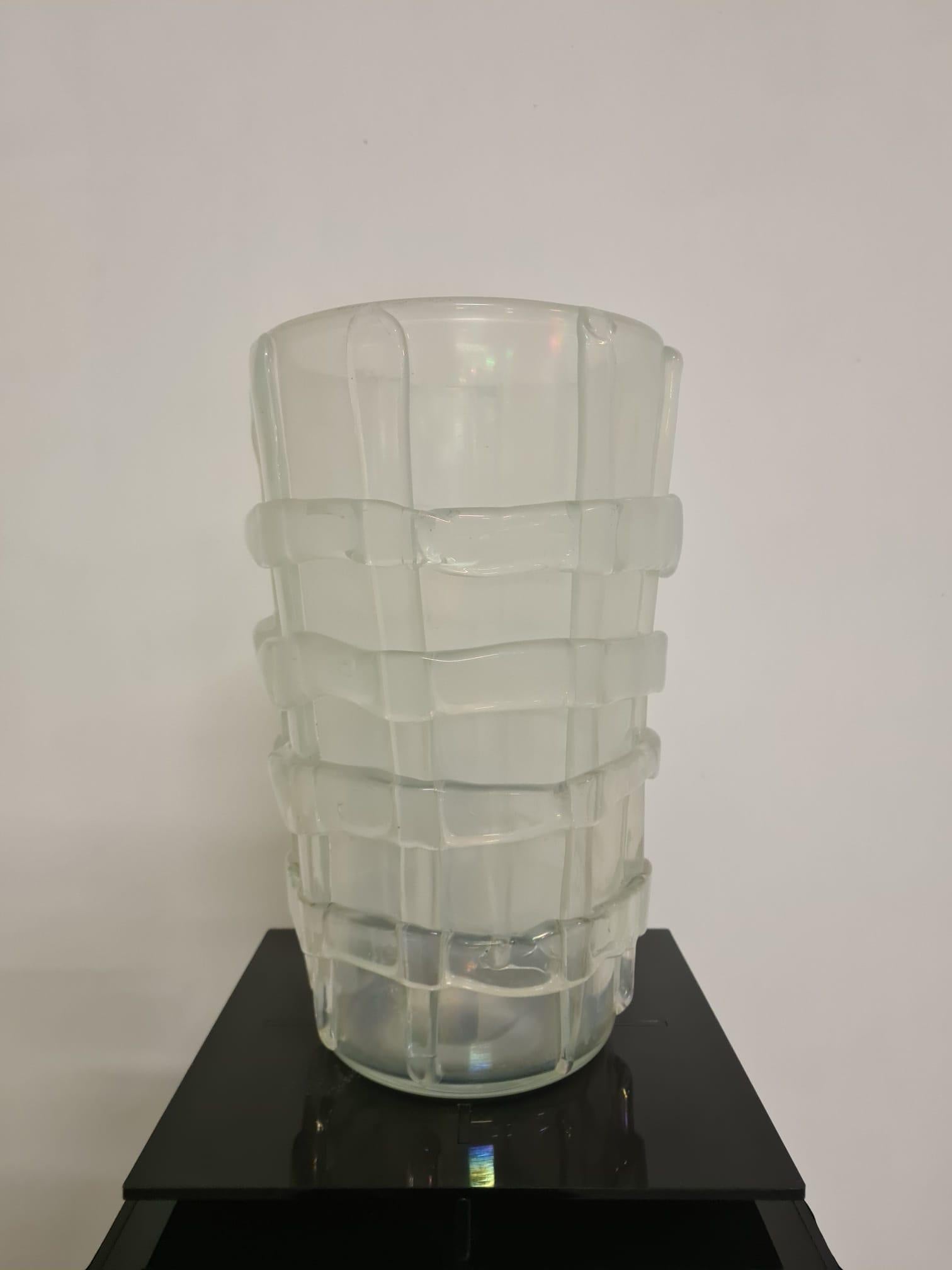 Jarrón de cristal iridiscente con aplicaciones de ercole Barovier para Ferro, Toso & Baro Mid-20th Century en venta