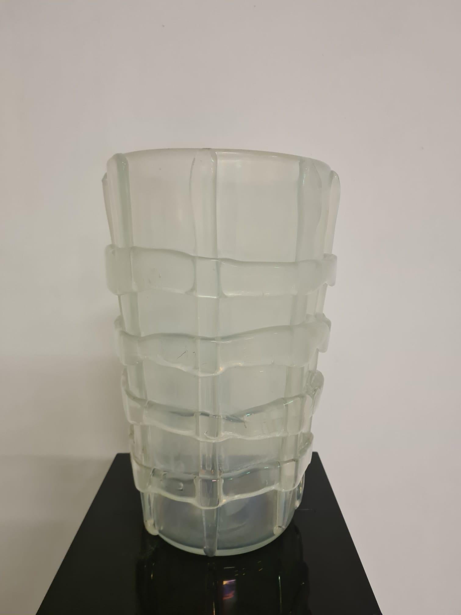 Jarrón de cristal iridiscente con aplicaciones de ercole Barovier para Ferro, Toso & Baro en venta 1