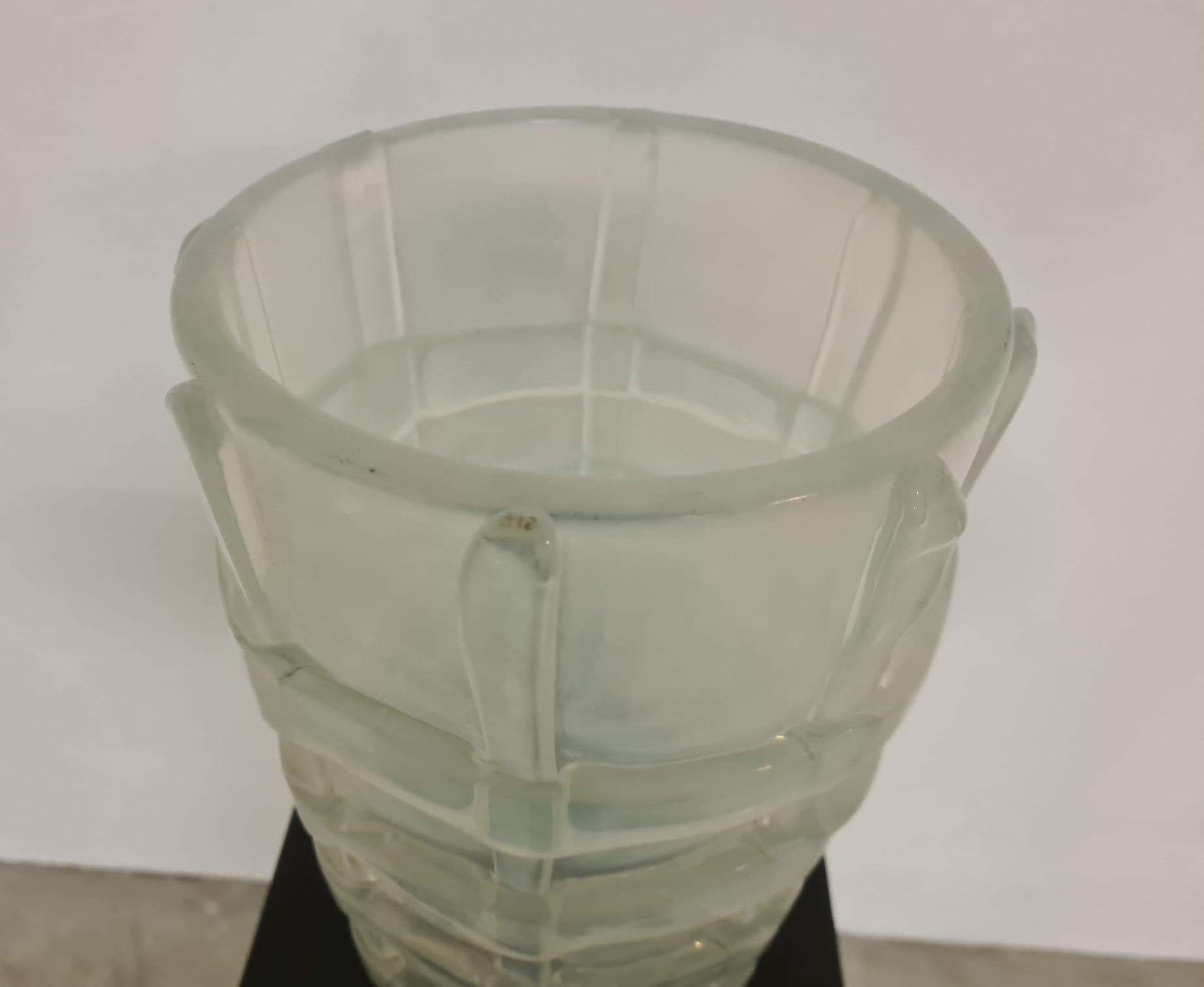 Jarrón de cristal iridiscente con aplicaciones de ercole Barovier para Ferro, Toso & Baro en venta 3