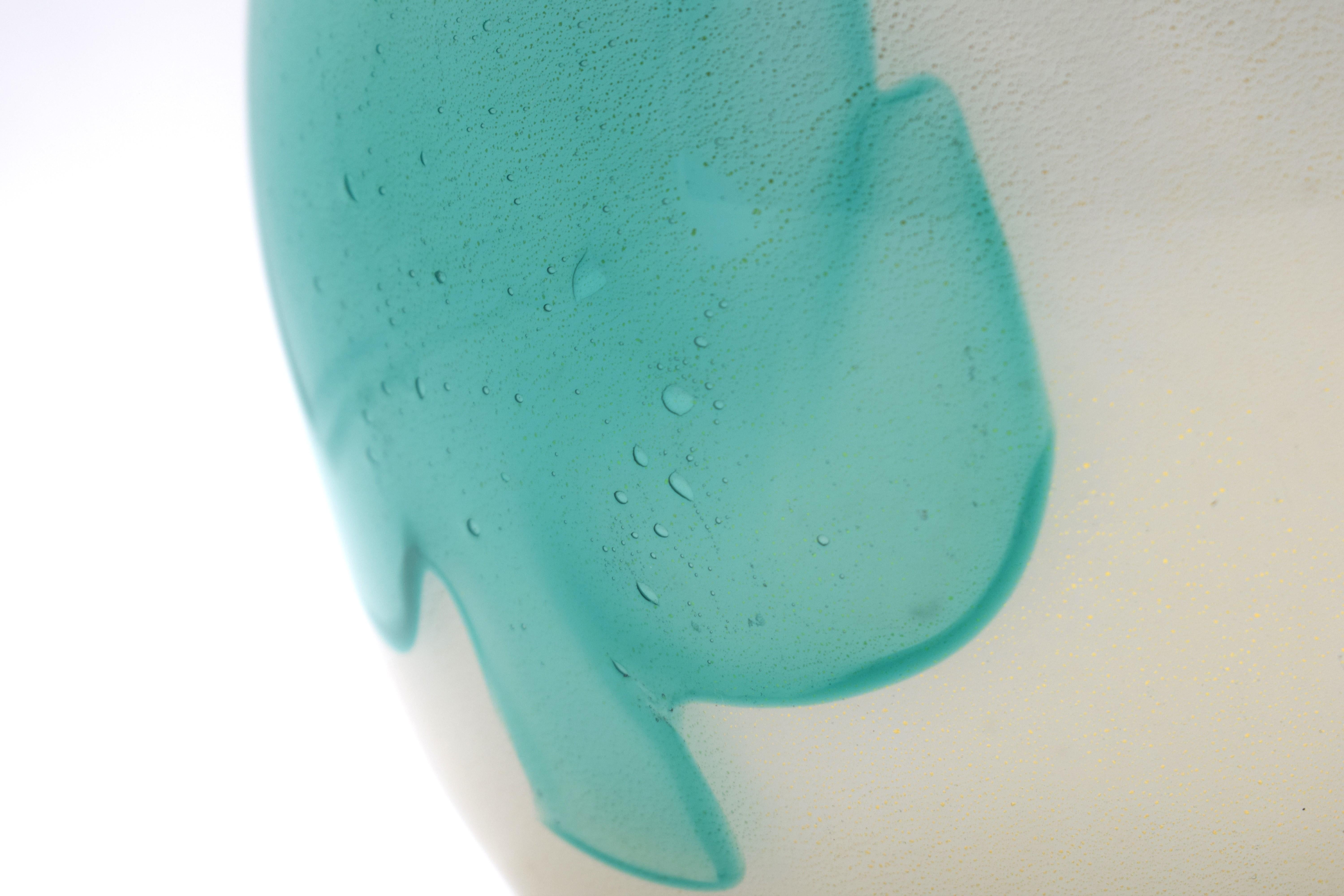 Muranese glass vase with leaves, Italy, 1960s. In Good Condition For Sale In Palermo, PA