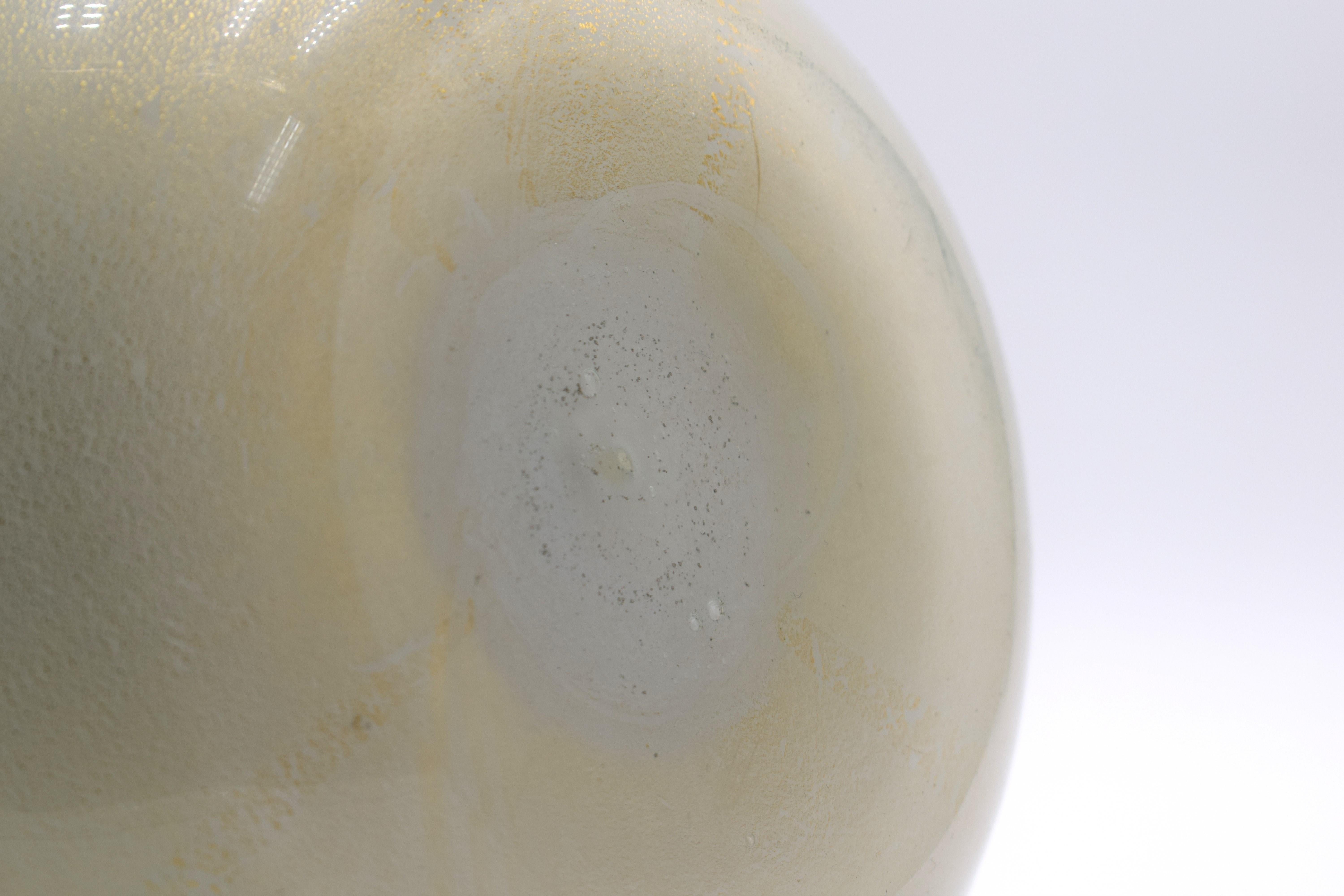 Vetro Vaso in vetro Muranese con foglie, Italia, anni '60. in vendita