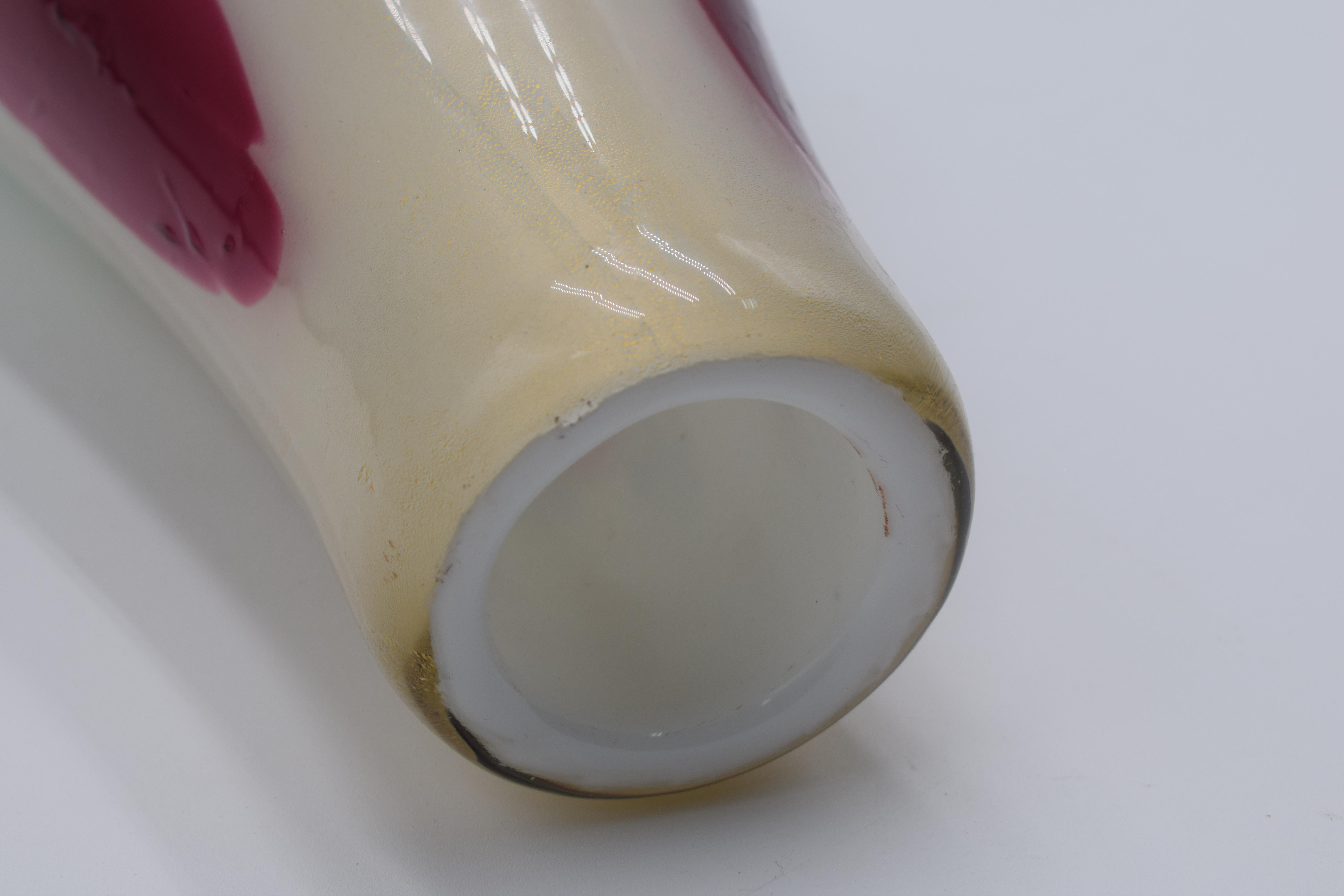 Muranese glass vase with leaves, Italy, 1960s. For Sale 1