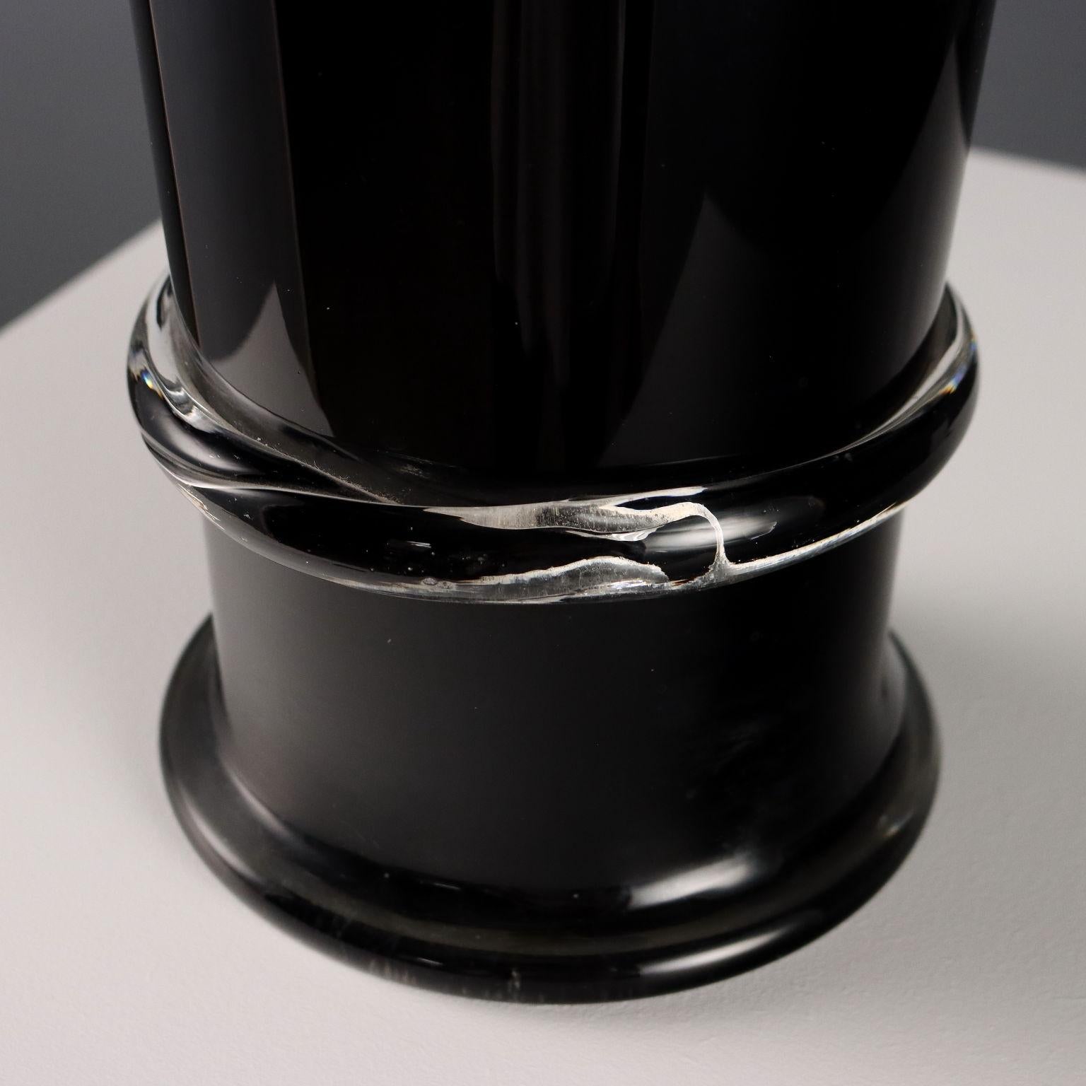 Vaso in Vetro Nero Manifattura Seguso Vetri d'Arte anni 80 Late 20th Century en venta