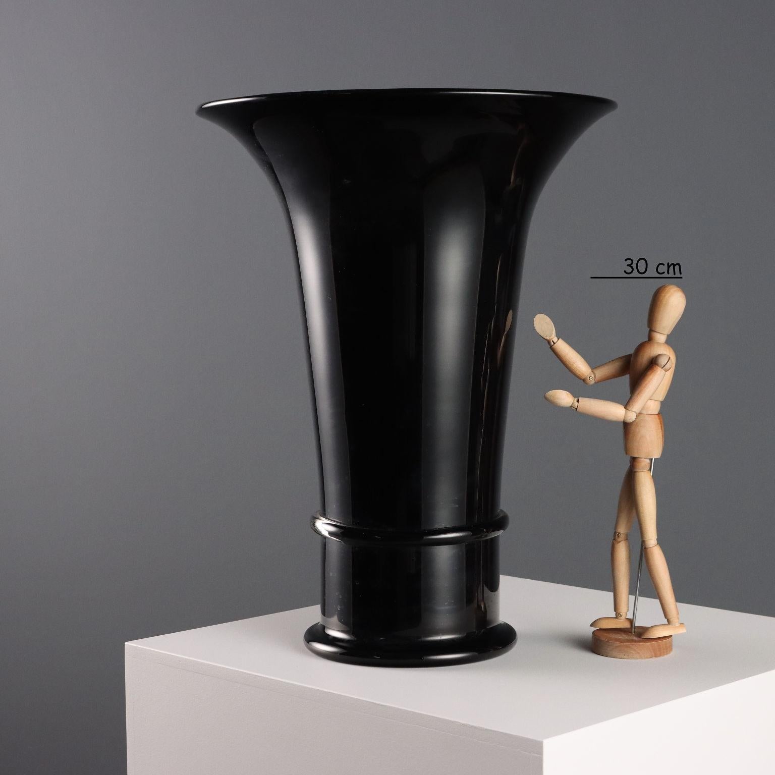 Vaso in Vetro nero Manifattura Seguso Vetri d'Arte Italia Anni '80 Moderno en venta