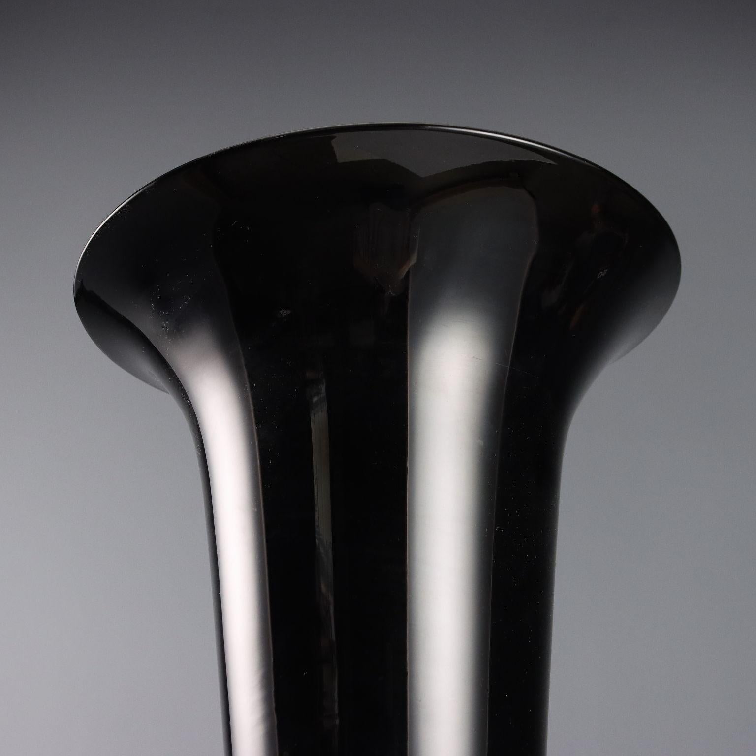 Vaso in Vetro nero Manifattura Seguso Vetri d'Arte Italia Anni '80 Italian en venta
