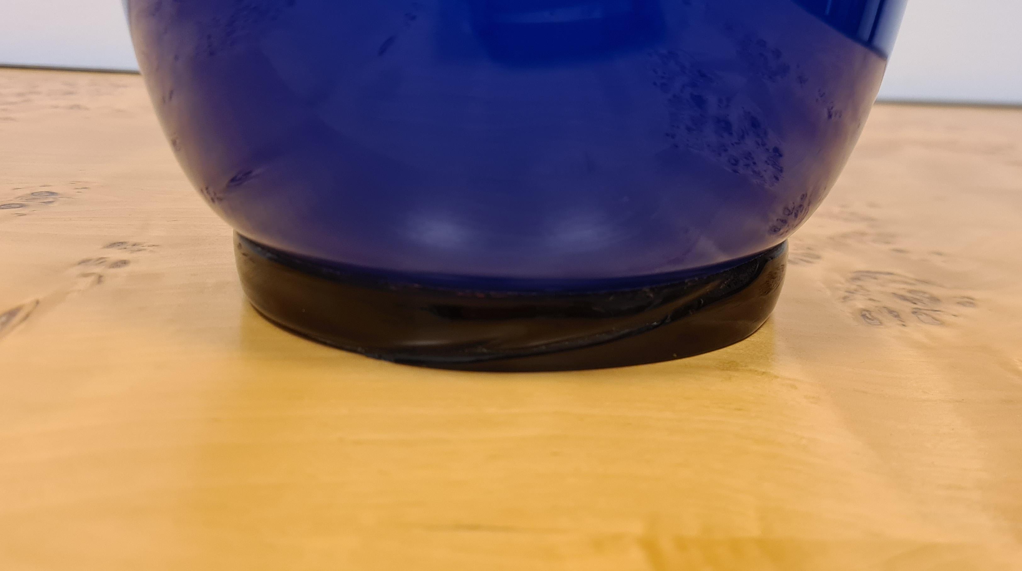 Opaline and Sapphire-colored glass vase by Paolo Venini for Venini For Sale 6