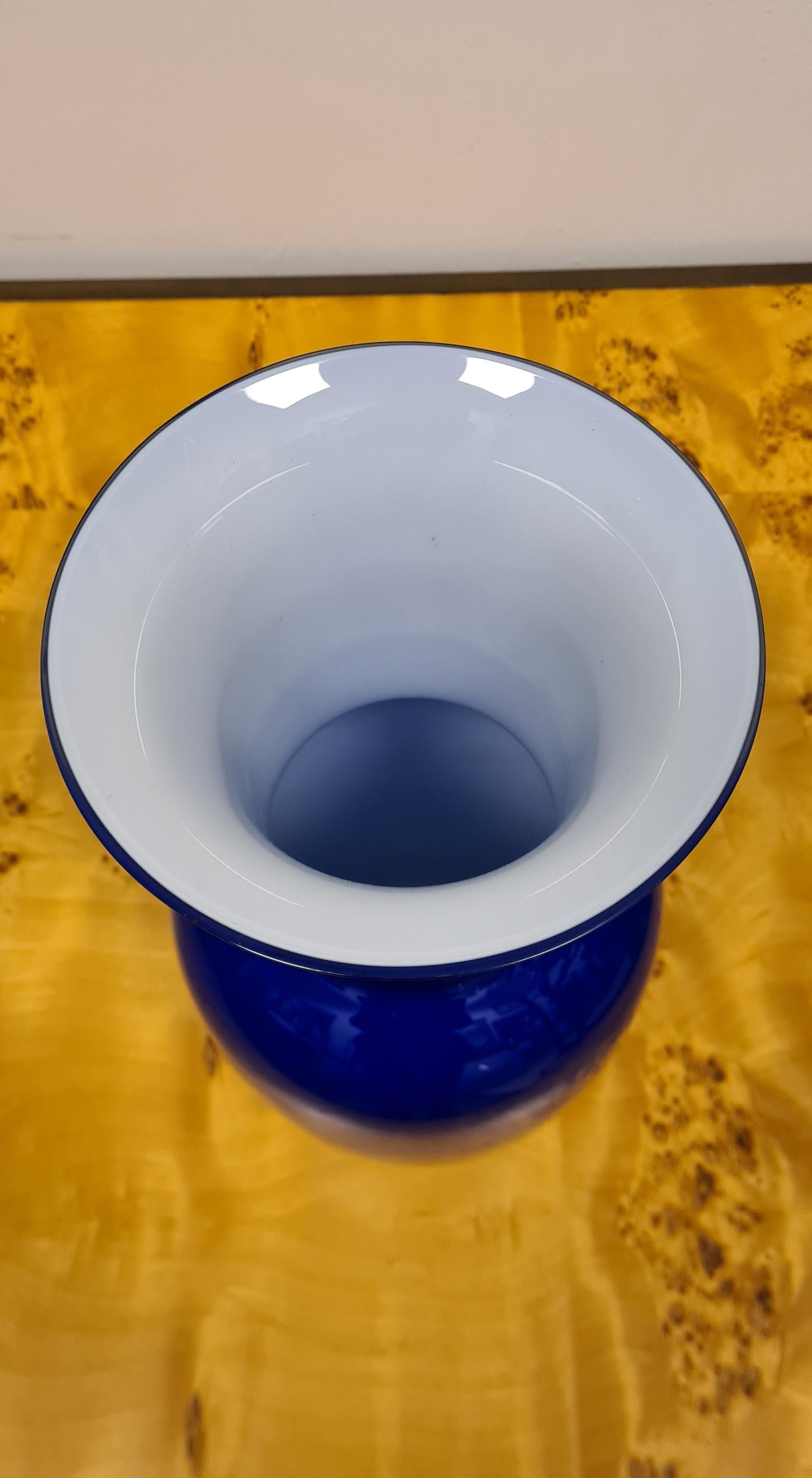Mid-20th Century Opaline and Sapphire-colored glass vase by Paolo Venini for Venini For Sale