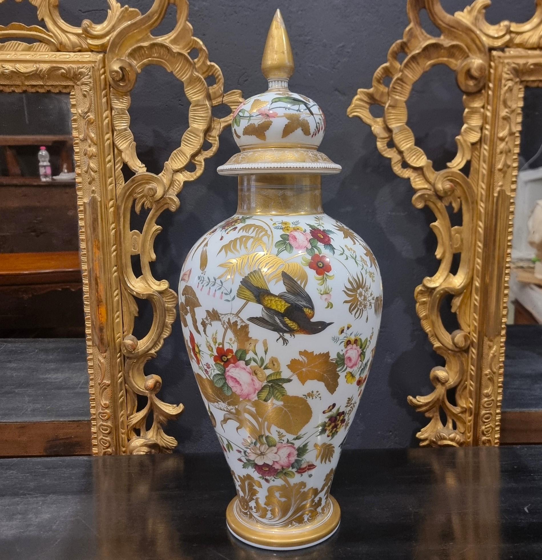 Empire Vase en verre opalin Wilhelm Hofmann fin du 19ème siècle en vente