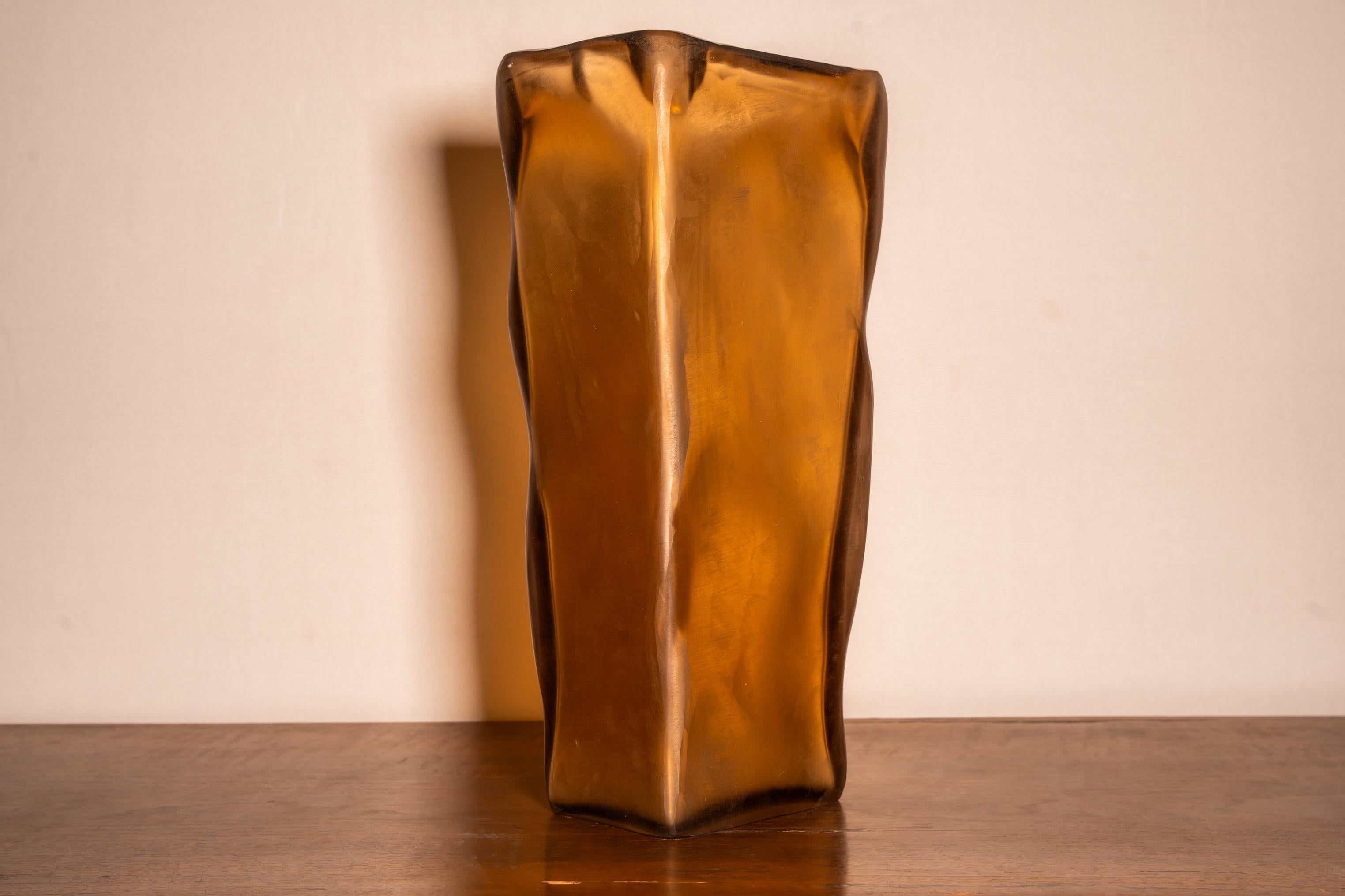 Mid-Century Modern Vase en verre satiné signé Vivarini, Murano en vente