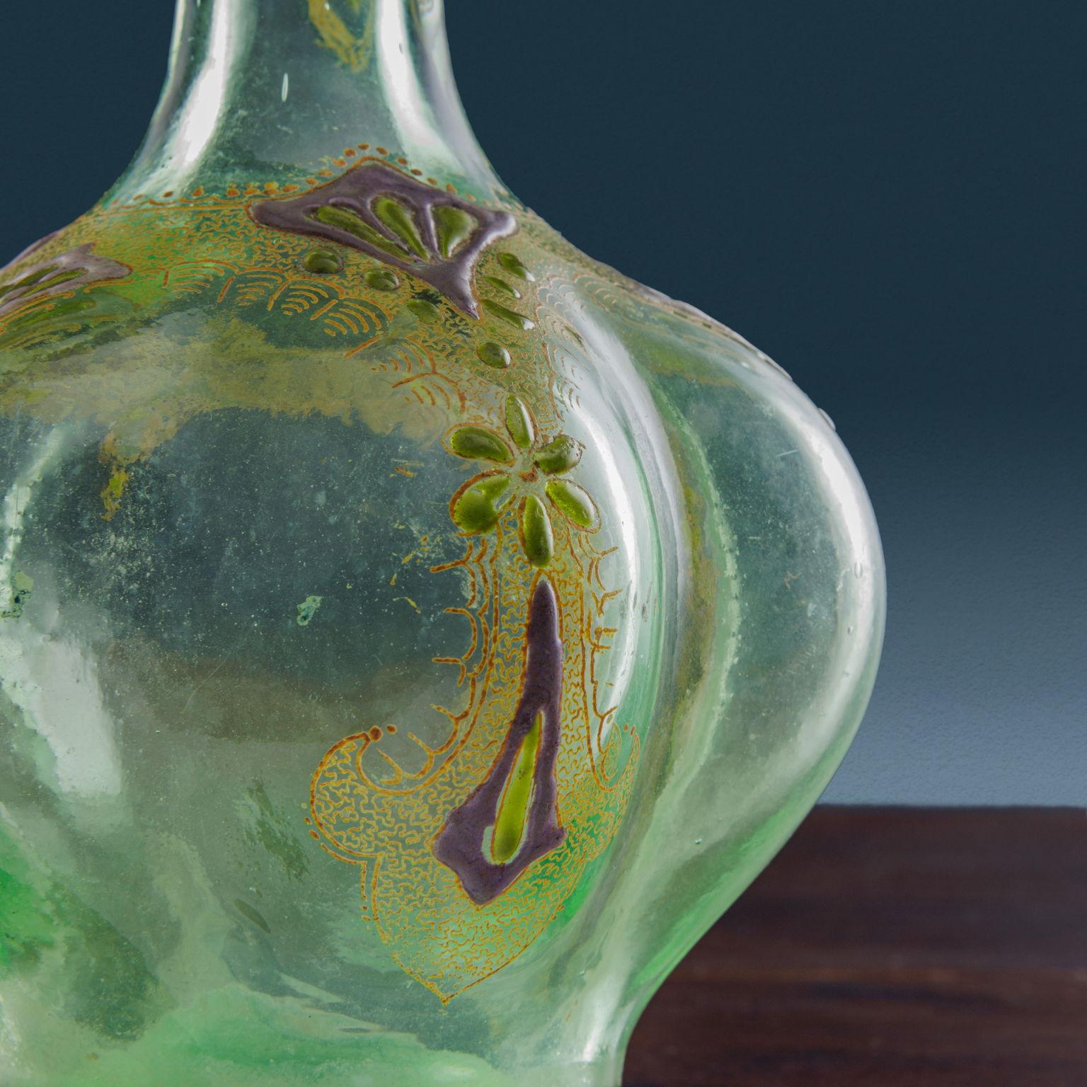 Émile Gallé Vase aus emailliertem Glas. Nancy, 1894-1897. (French) im Angebot