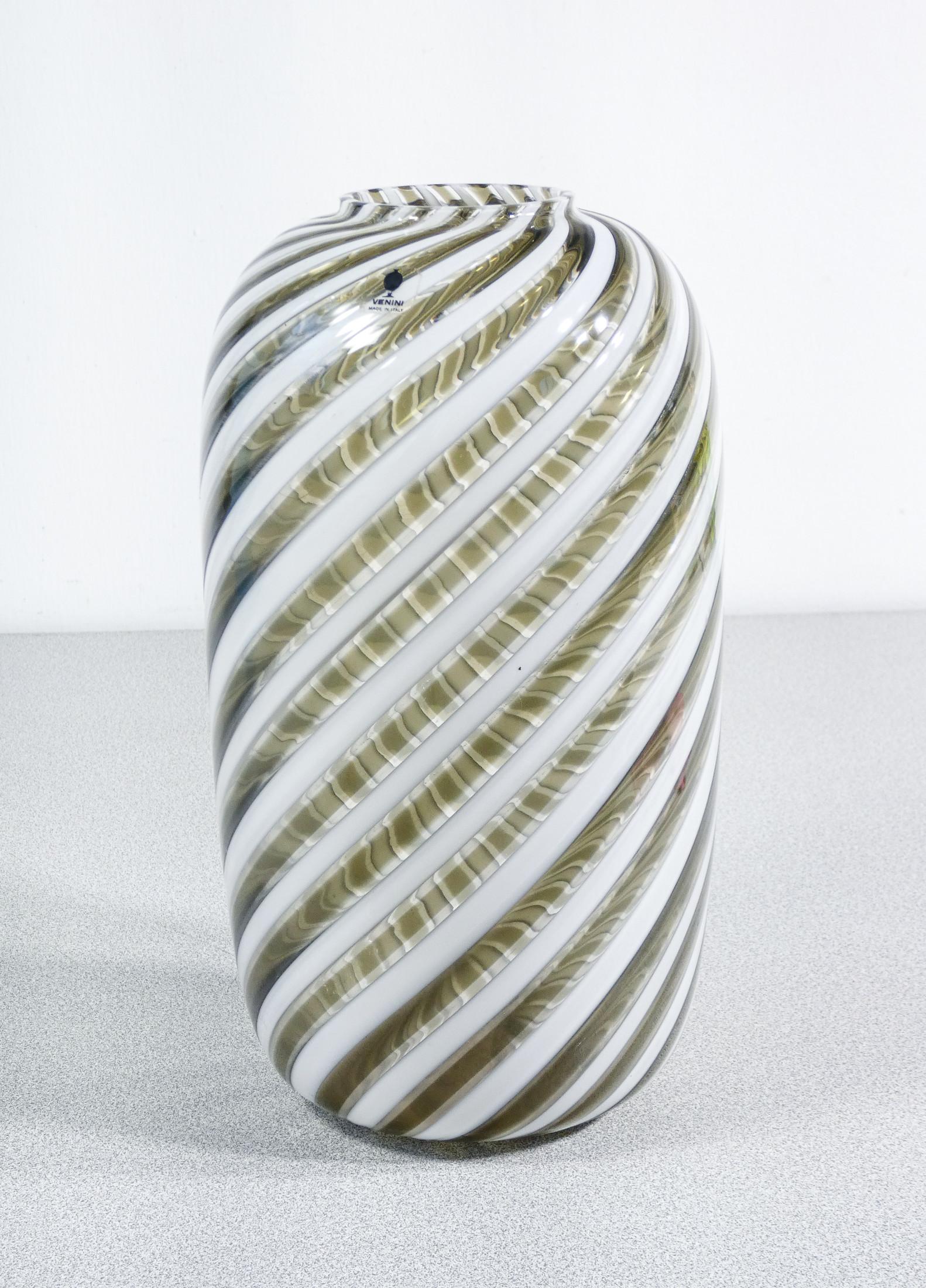 Italian Vaso in vetro soffiato A Fasce Verticali design Fulvio BIANCONI per VENINI. 1980