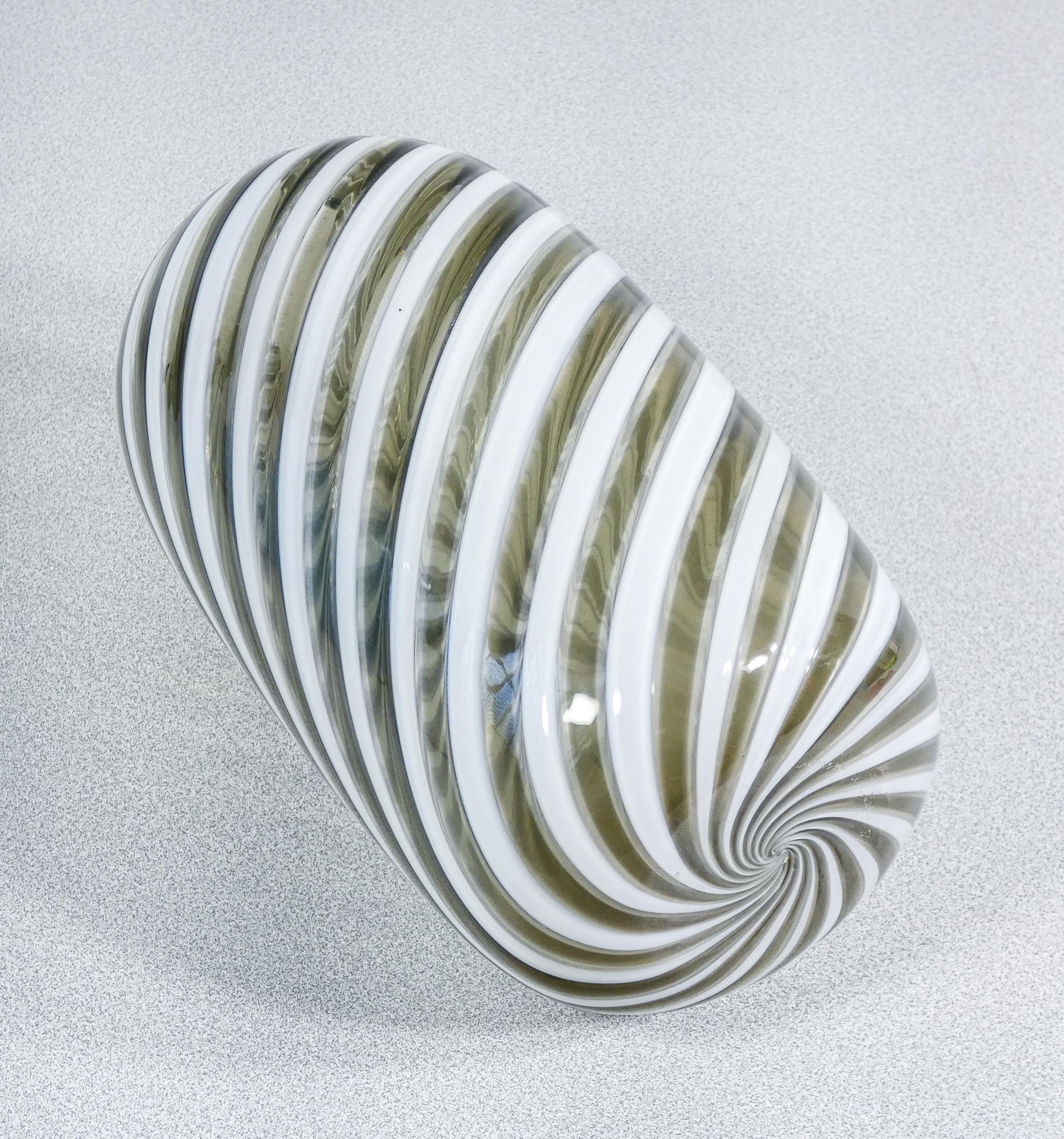 Vaso in vetro soffiato A Fasce Verticali design Fulvio BIANCONI per VENINI. 1980 2