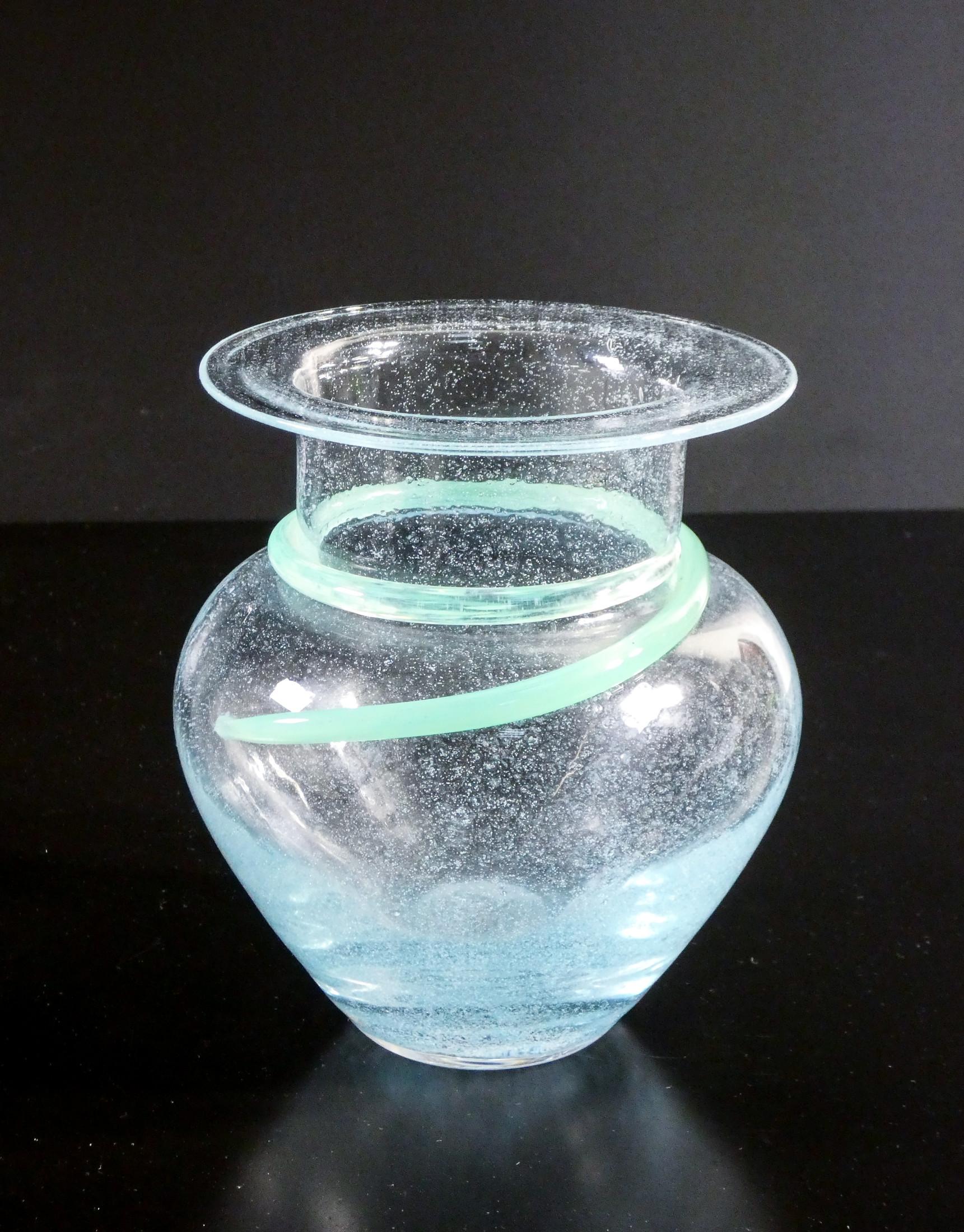 Athena blown glass vase, design Monica BACKSTROM for KOSTA BODA. 1980s In Good Condition For Sale In Torino, IT
