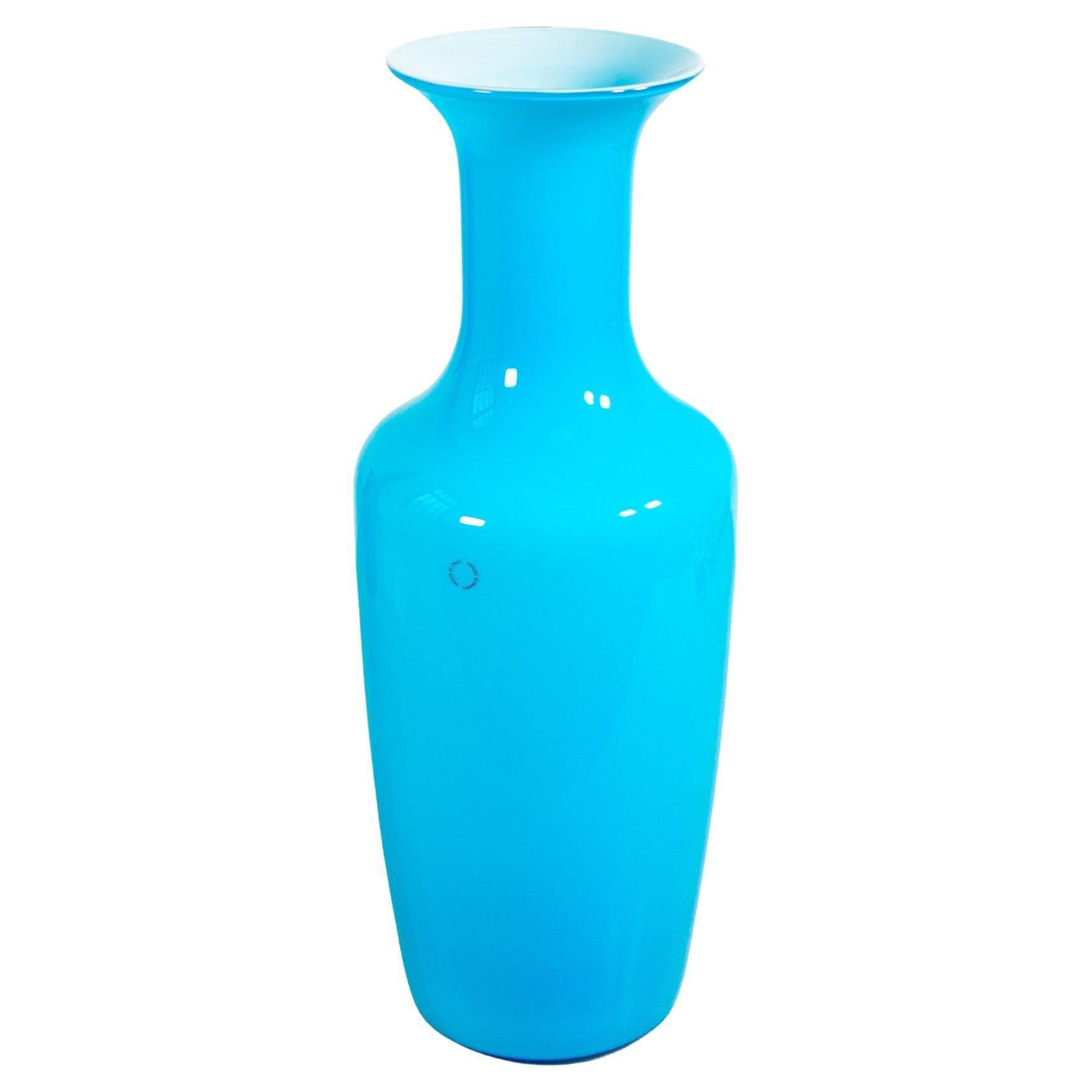 Jarrón de vidrio soplado azul incamiciato, diseño Carlo SCARPA para VENINI. 1994