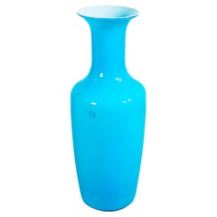 Jarrón de vidrio soplado azul incamiciato, diseño Carlo SCARPA para VENINI. 1994