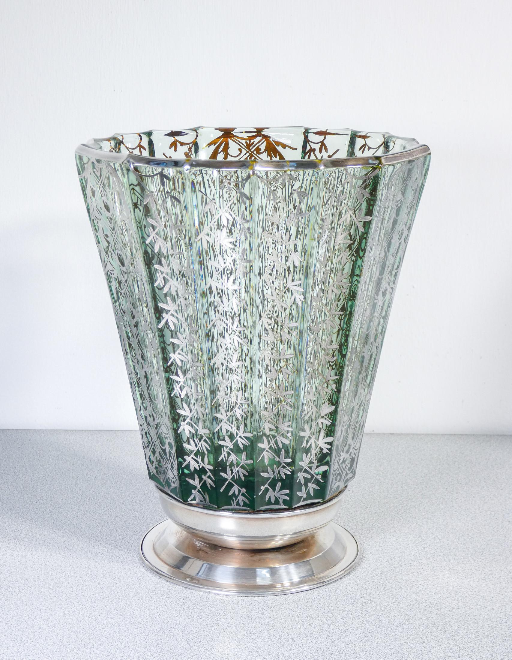 Italian Vase en verre soufflé avec décoration en argent. Italie, Début du 20e siècle en vente