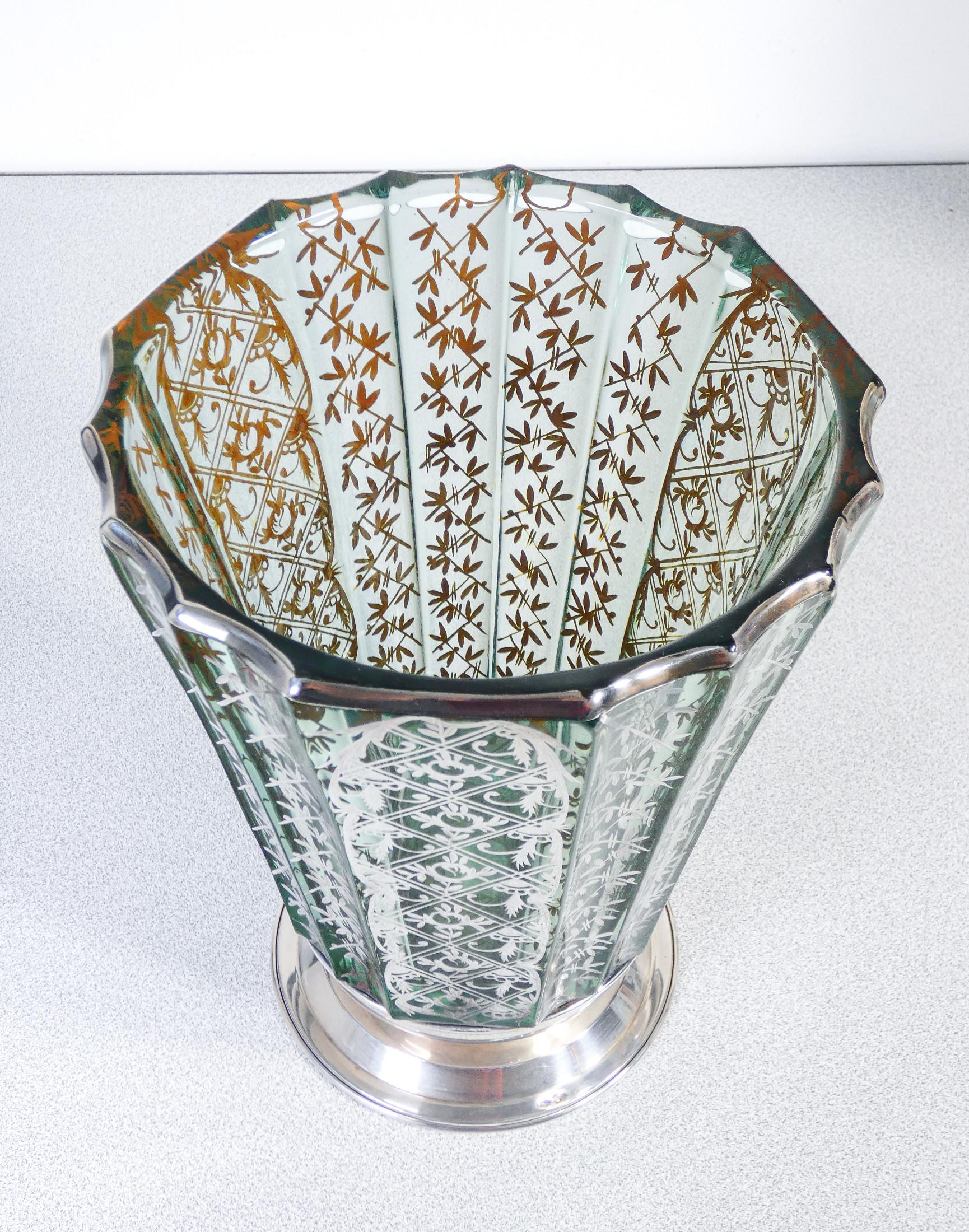 Argent Vase en verre soufflé avec décoration en argent. Italie, Début du 20e siècle en vente
