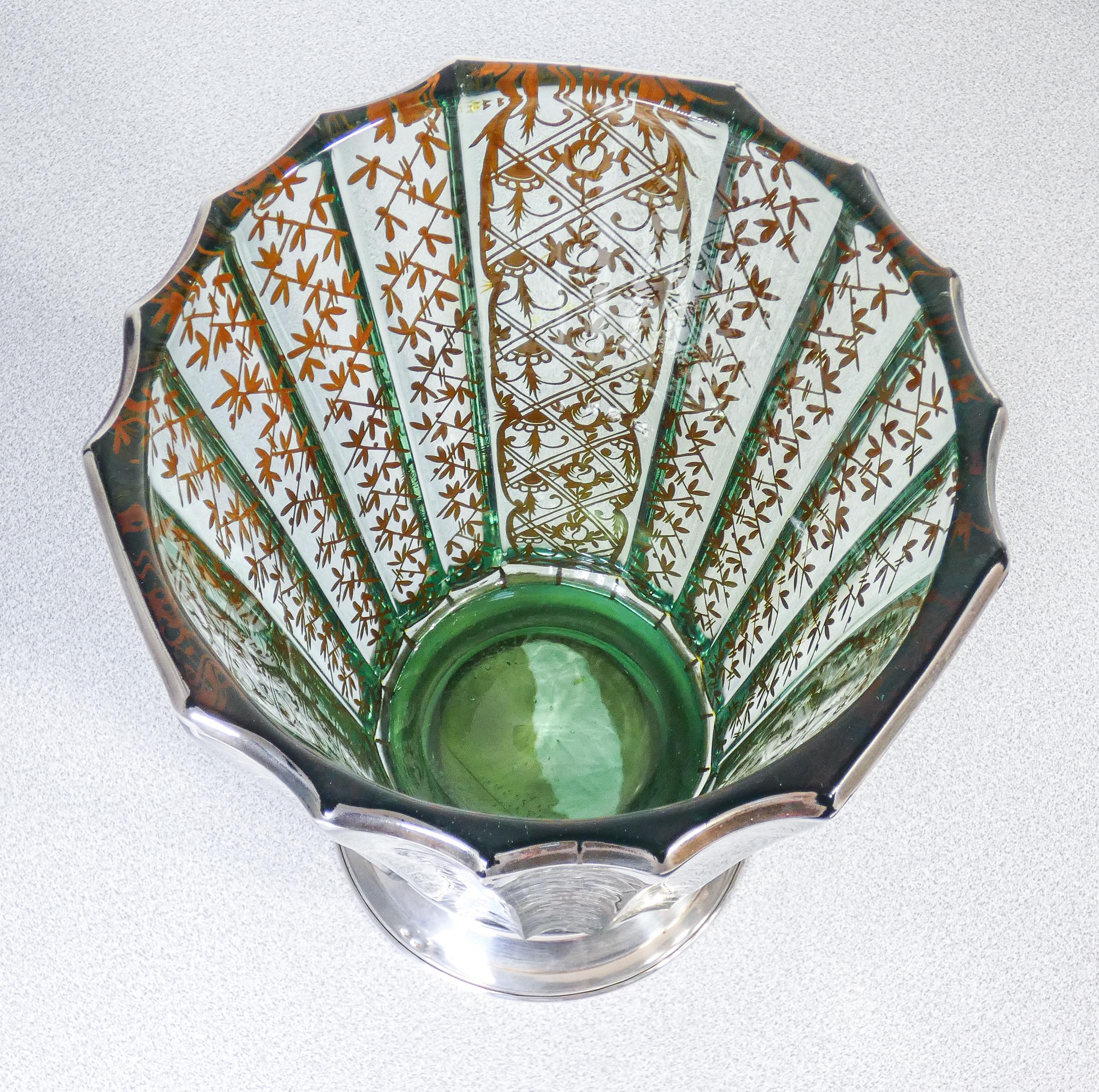 Vase en verre soufflé avec décoration en argent. Italie, Début du 20e siècle en vente 2