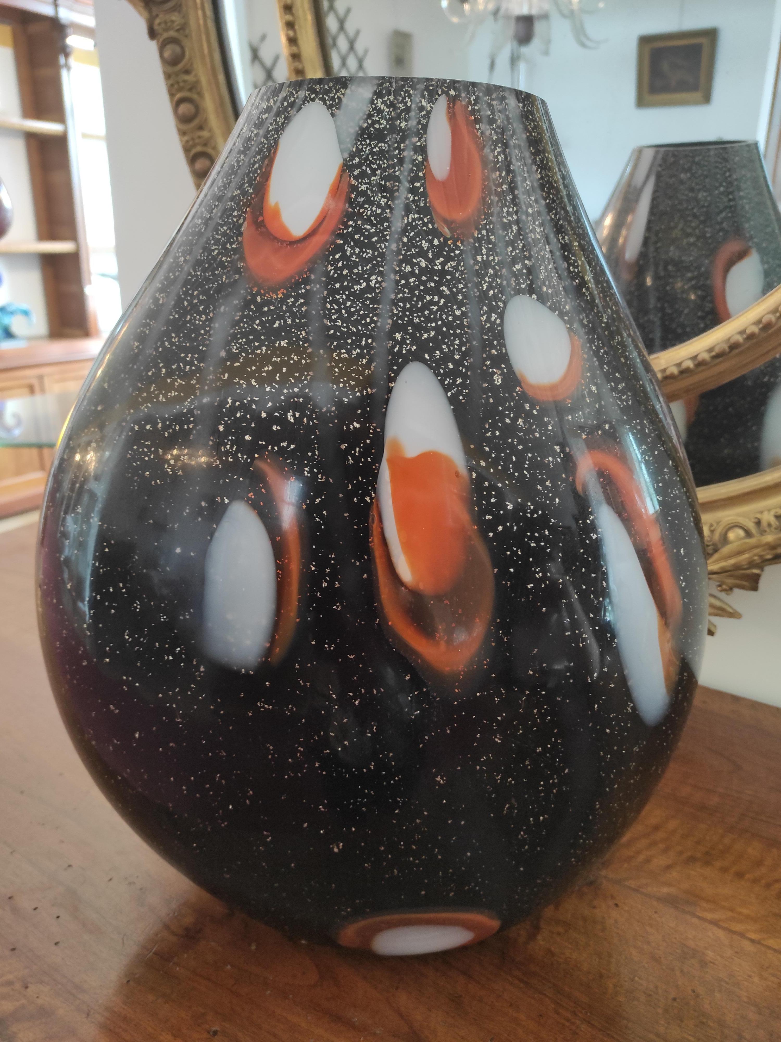 Blown glass vase with murrine In Excellent Condition For Sale In Borgo Veneto, IT