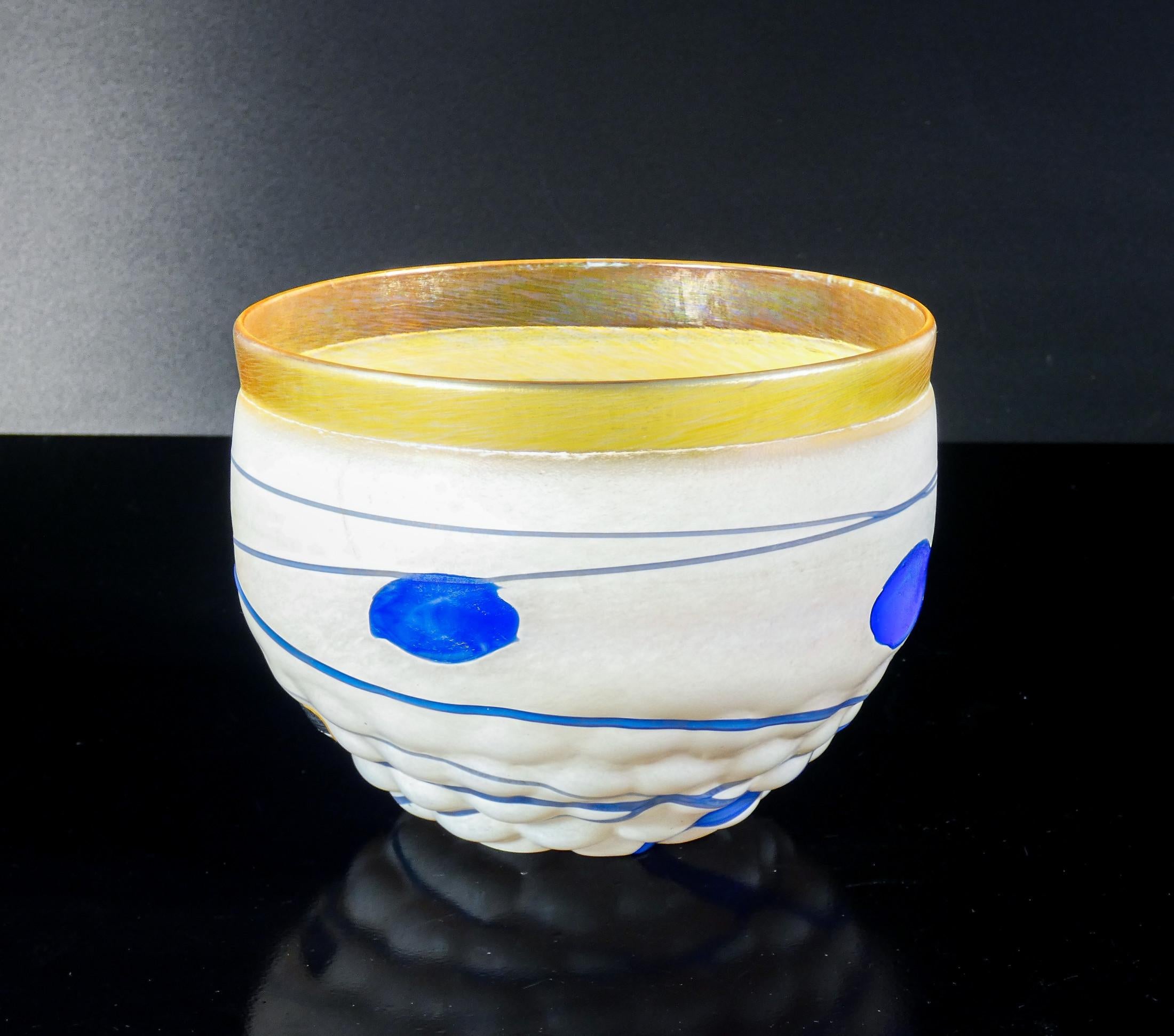 Swedish Vaso in vetro soffiato design Bertil VALLIEN per KOSTA BODA. Anni 80 in vendita