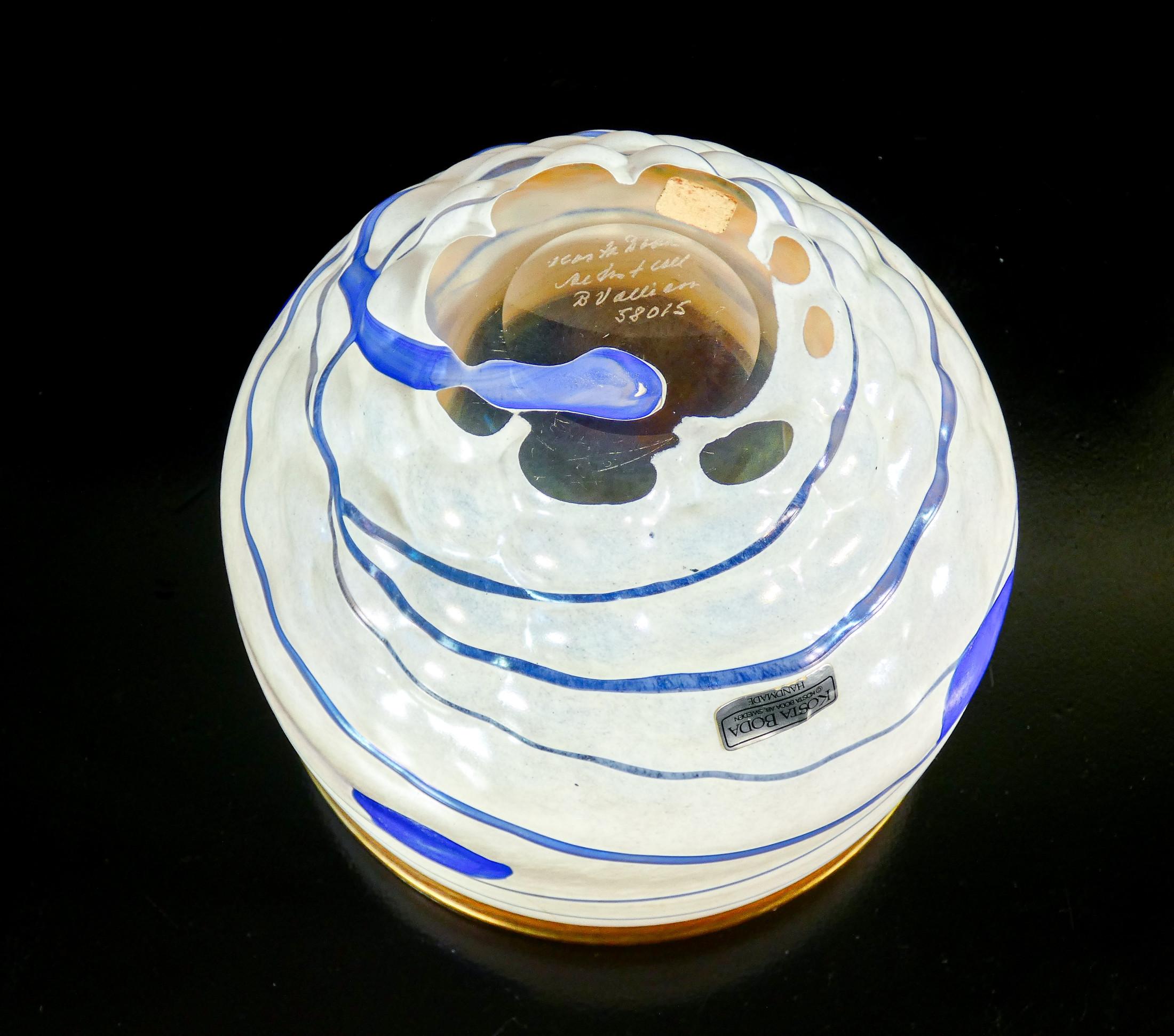 Vetro soffiato Vaso in vetro soffiato design Bertil VALLIEN per KOSTA BODA. Anni 80 in vendita