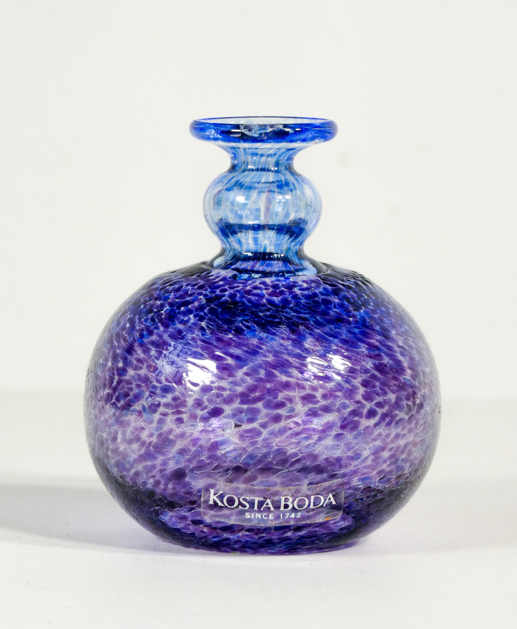 Jarrón de vidrio soplado, diseño Bertil VALLIEN para KOSTA BODA. Suecia Swedish en venta