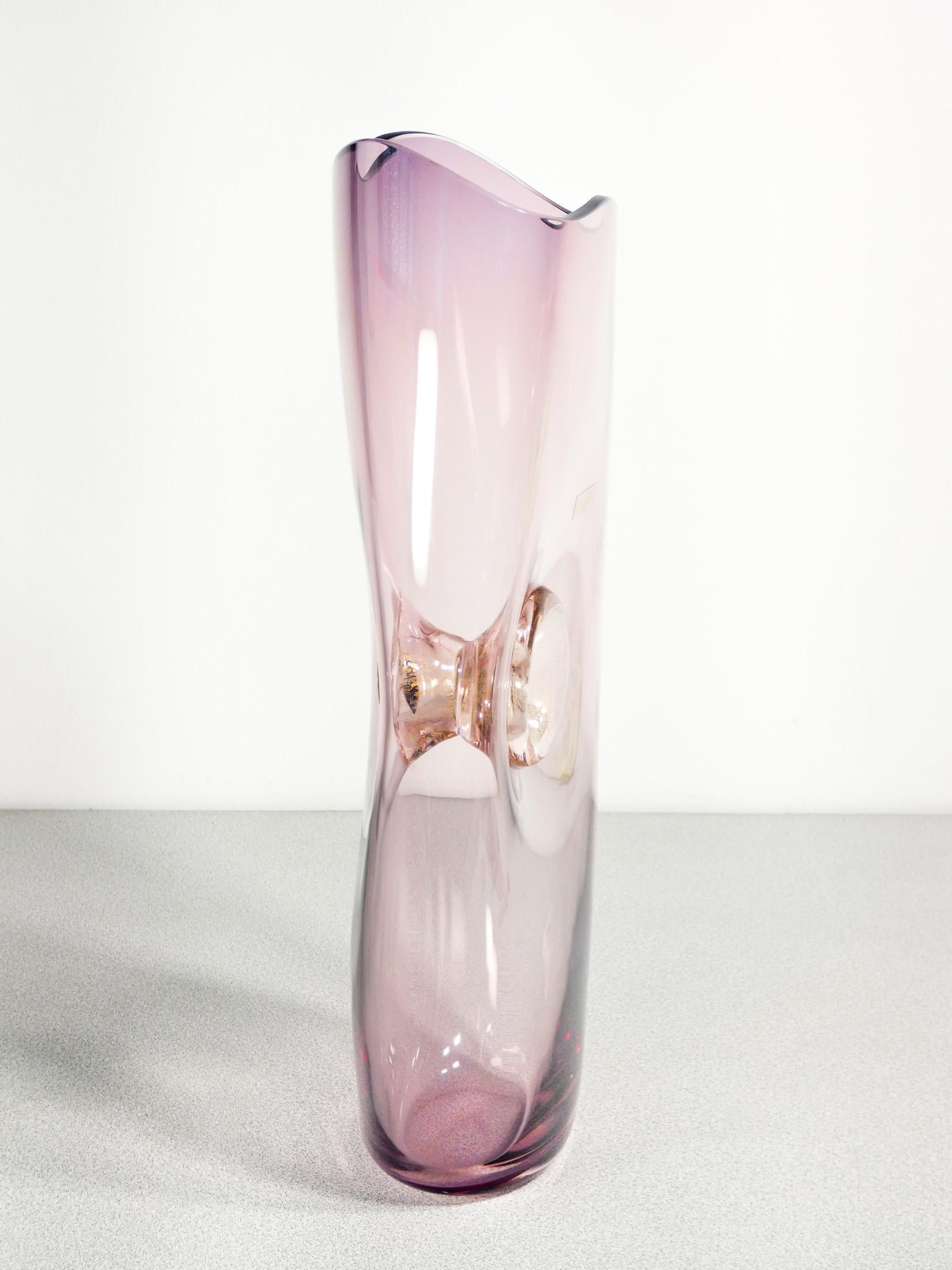 Mid-20th Century Vaso in vetro soffiato, design Gino CENEDESE & Maurizio ALBARELLI. Murano, 1960s in vendita