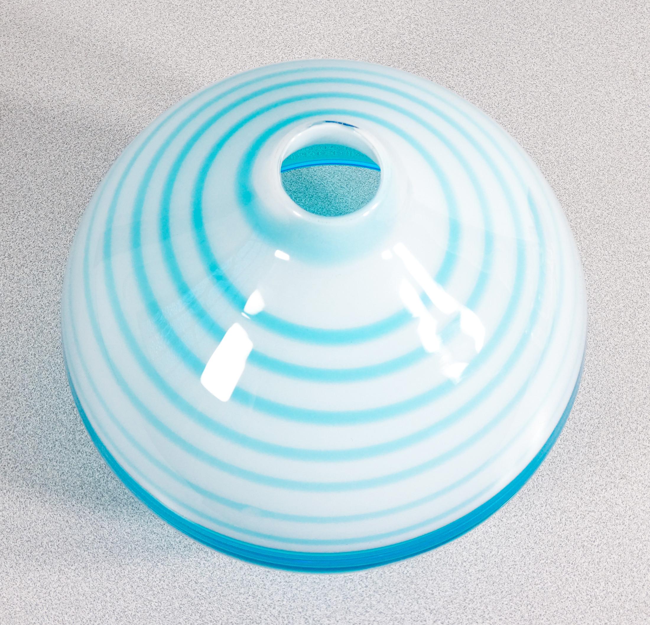 Late 20th Century Vase en verre soufflé design Paolo CREPAX. Version bleue. 1990s en vente