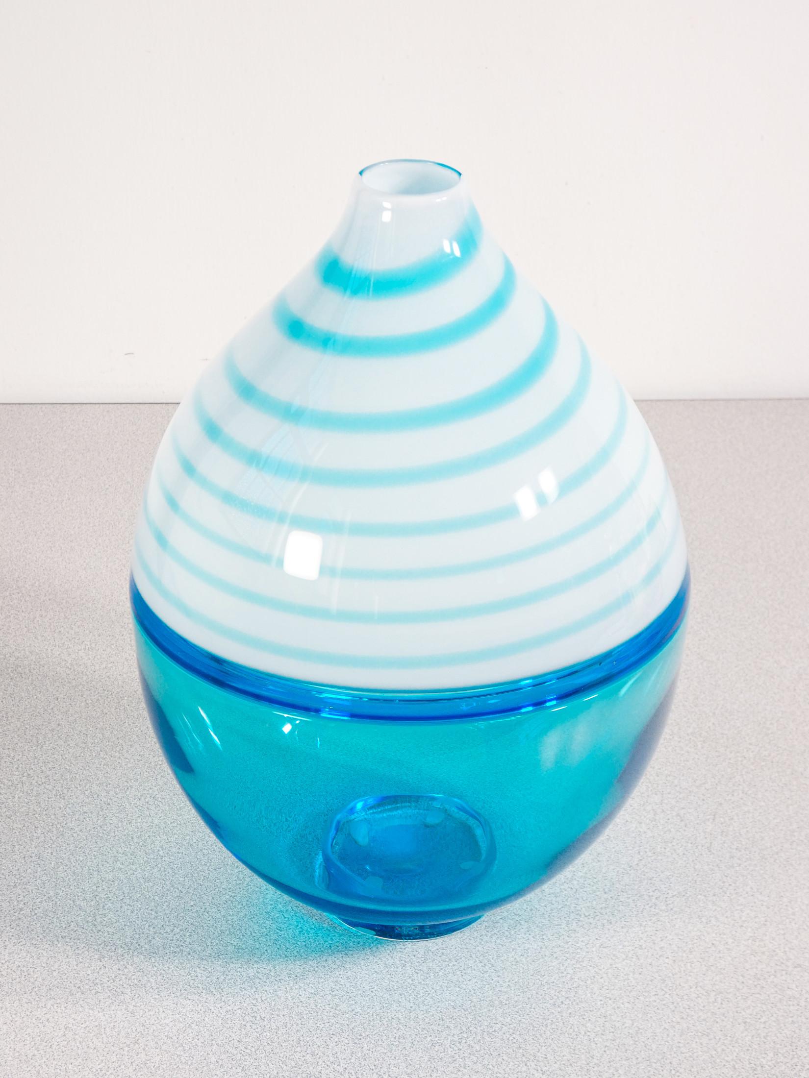 Italian Vaso in vetro soffiato design Paolo CREPAX. Versione azzurra grande. Anni 90 in vendita