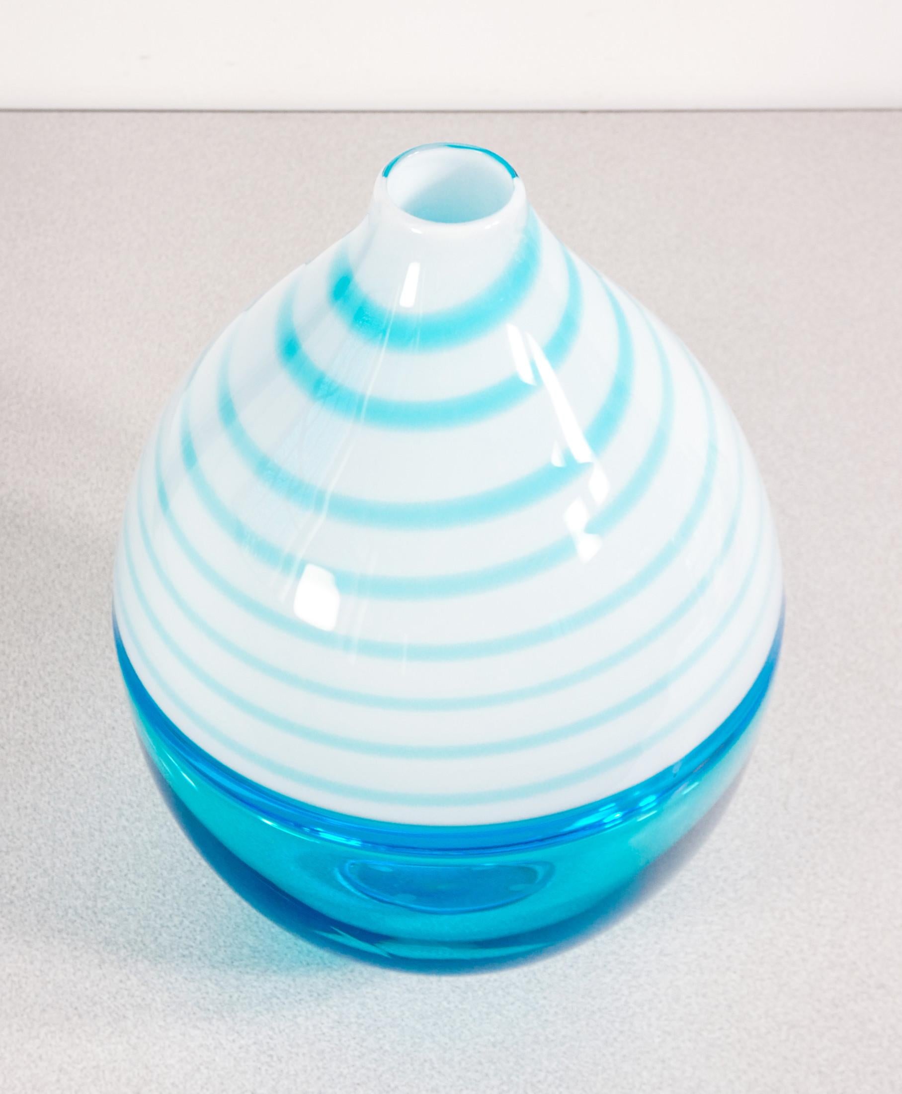 Vaso in vetro soffiato design Paolo CREPAX. Versione azzurra grande. Anni 90 In condizioni ottime in vendita a Torino, IT