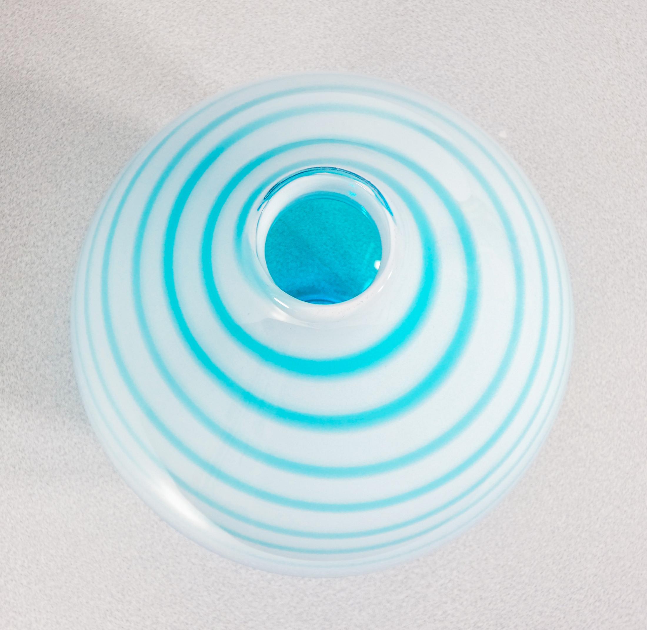 Vetro Vaso in vetro soffiato design Paolo CREPAX. Versione azzurra grande. Anni 90 in vendita
