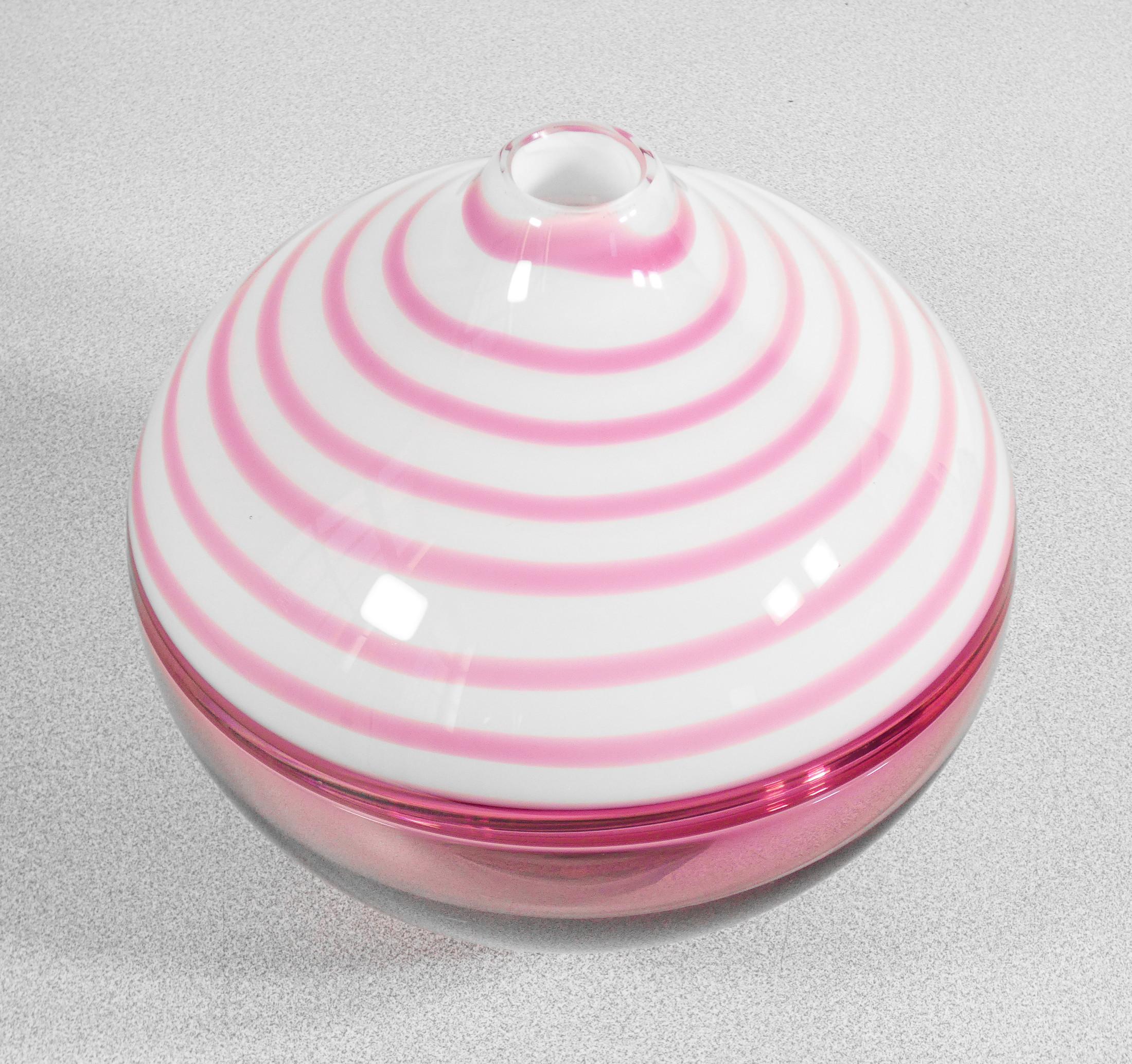 Blown glass vase design Paolo CREPAX. Pink version. 1990s In Excellent Condition For Sale In Torino, IT
