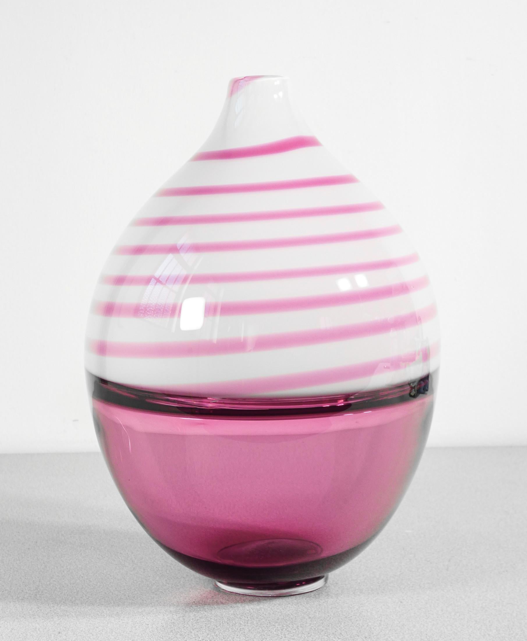 Italian Vase en verre soufflé design Paolo CREPAX. Version rose grand format. 1990s en vente