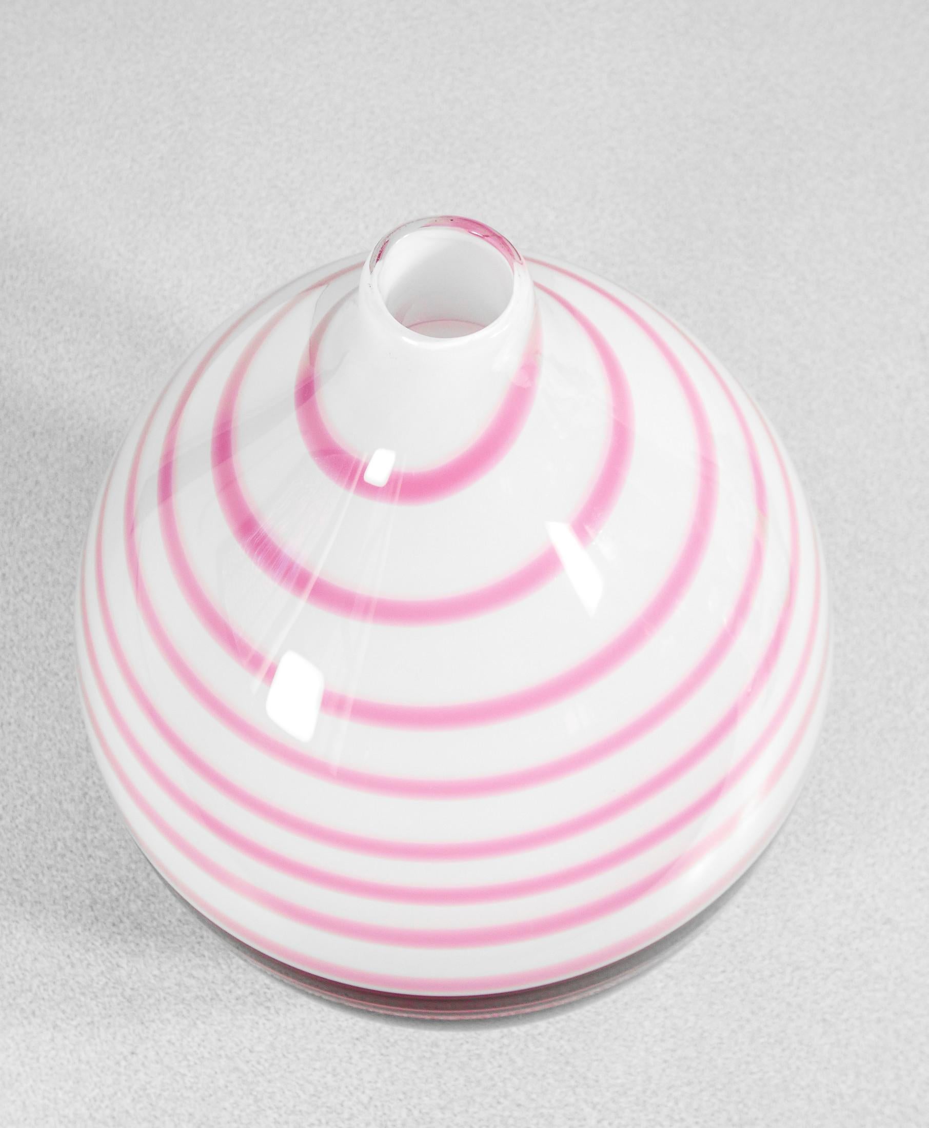 Verre Vase en verre soufflé design Paolo CREPAX. Version rose grand format. 1990s en vente