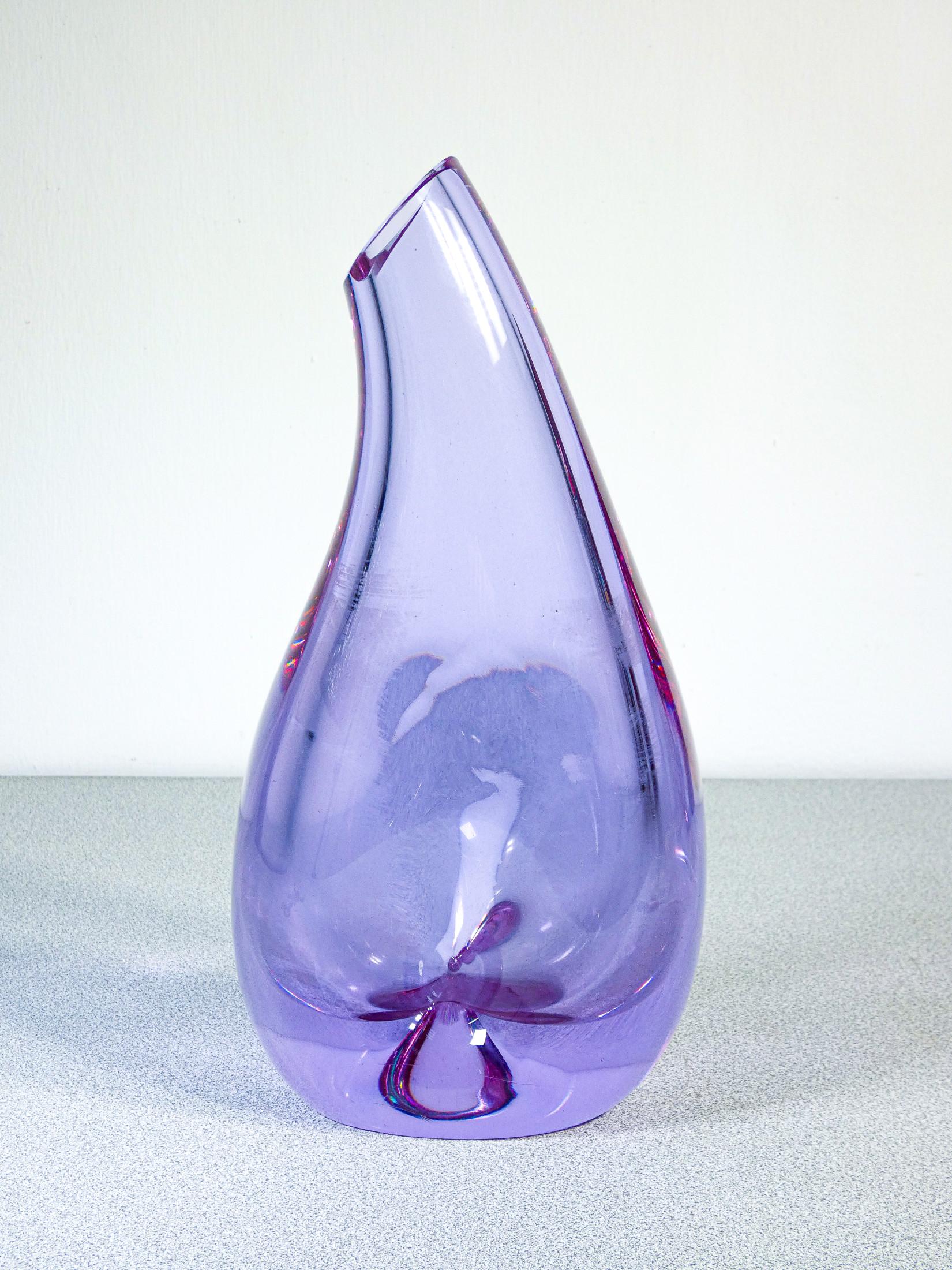 French Vaso in vetro soffiato di SEVRES, colorazione cangiante. Francia, Anni 80 in vendita