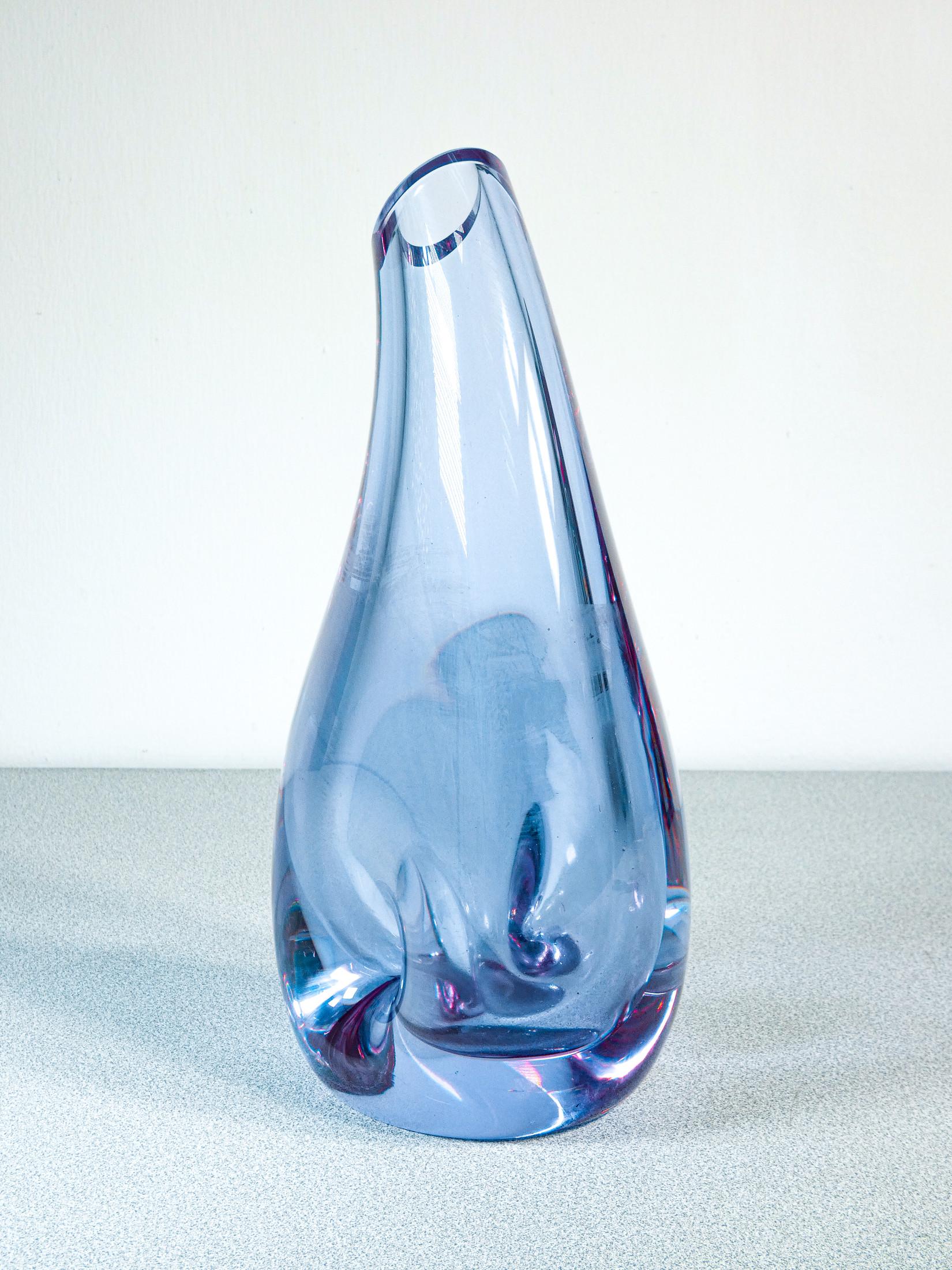Vase en verre soufflé SEVRES, couleur irisée. France, années 1980 Bon état - En vente à Torino, IT
