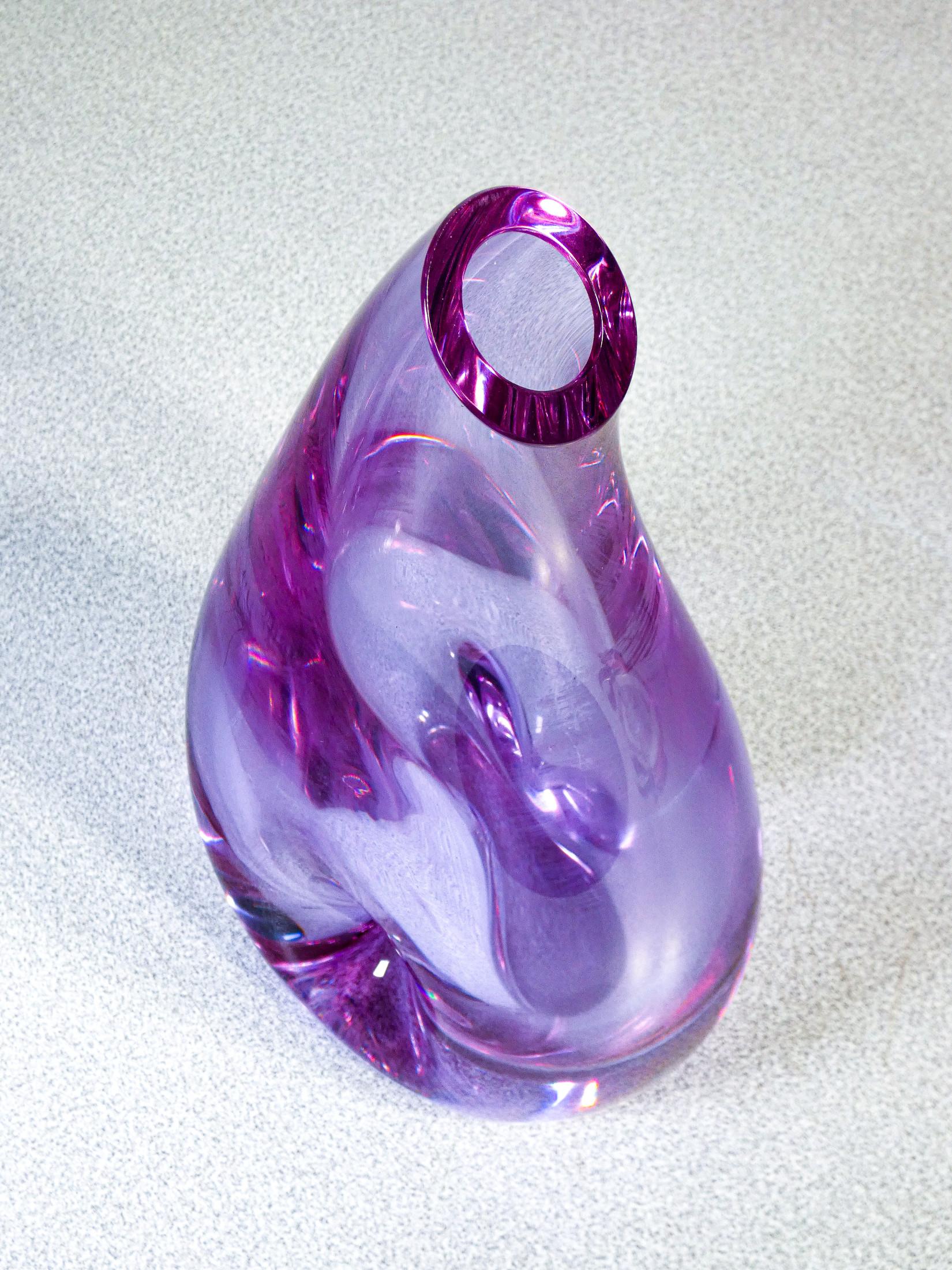 Vase en verre soufflé SEVRES, couleur irisée. France, années 1980 en vente 1