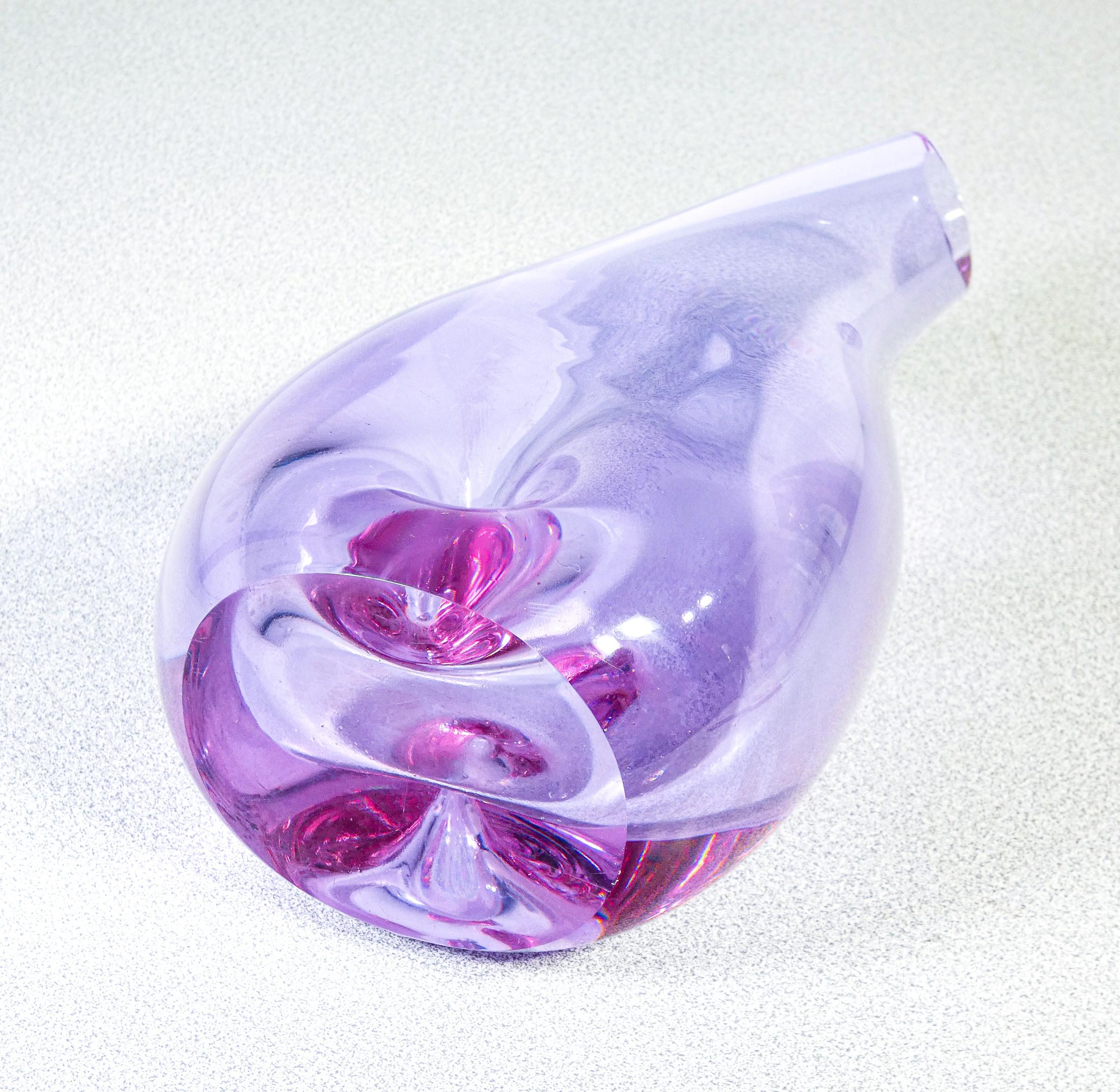 Vase en verre soufflé SEVRES, couleur irisée. France, années 1980 en vente 3