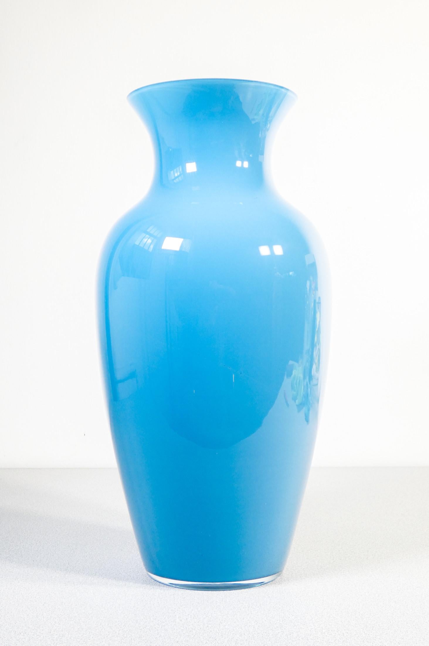 Late 20th Century Blown glass vase signed Carlo MORETTI, Cinesi series. Italy, 1970s