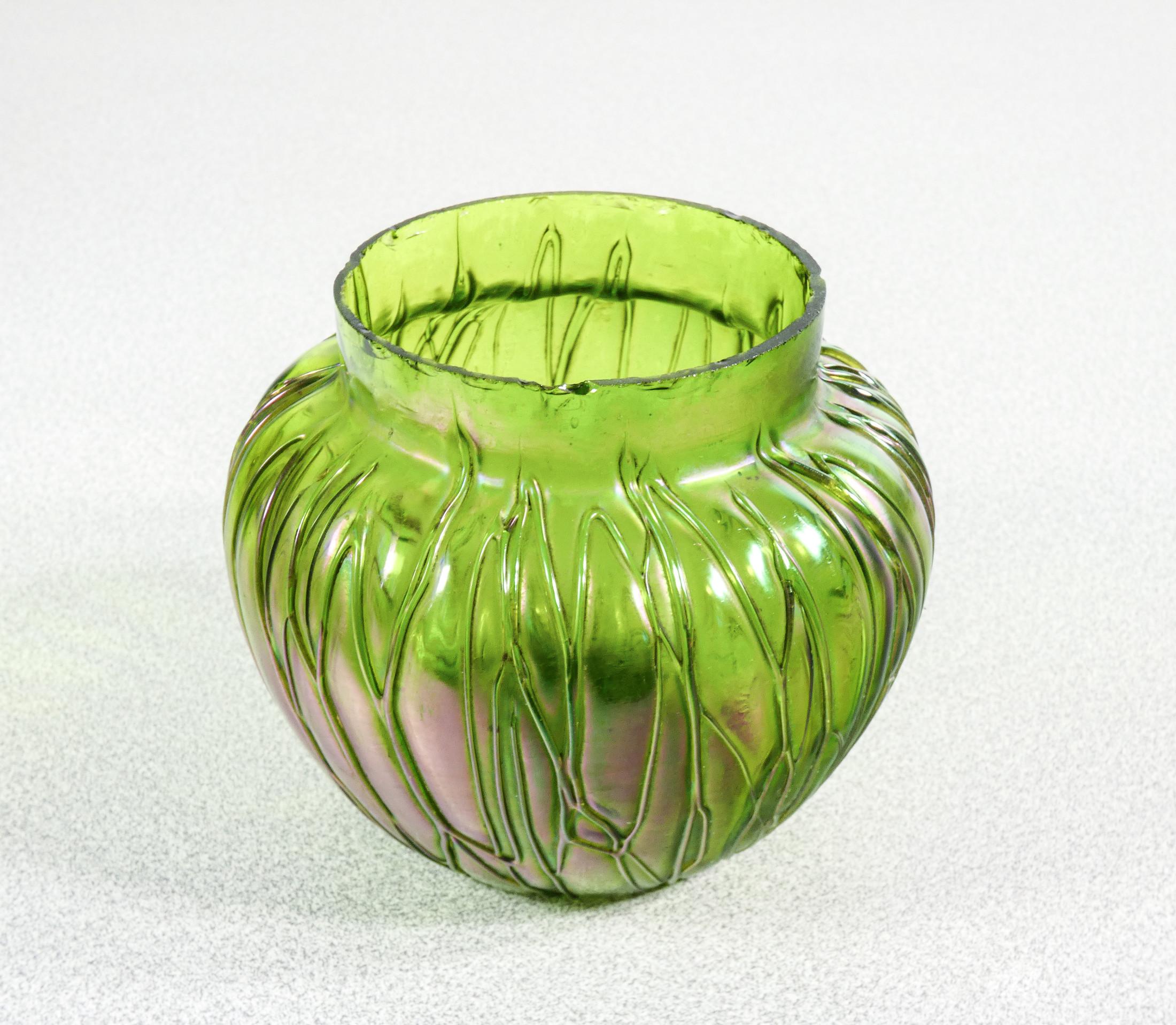 Vase en verre soufflé irisé avec couronne en métal, PALLME-KÖNIG. Autriche en vente 2