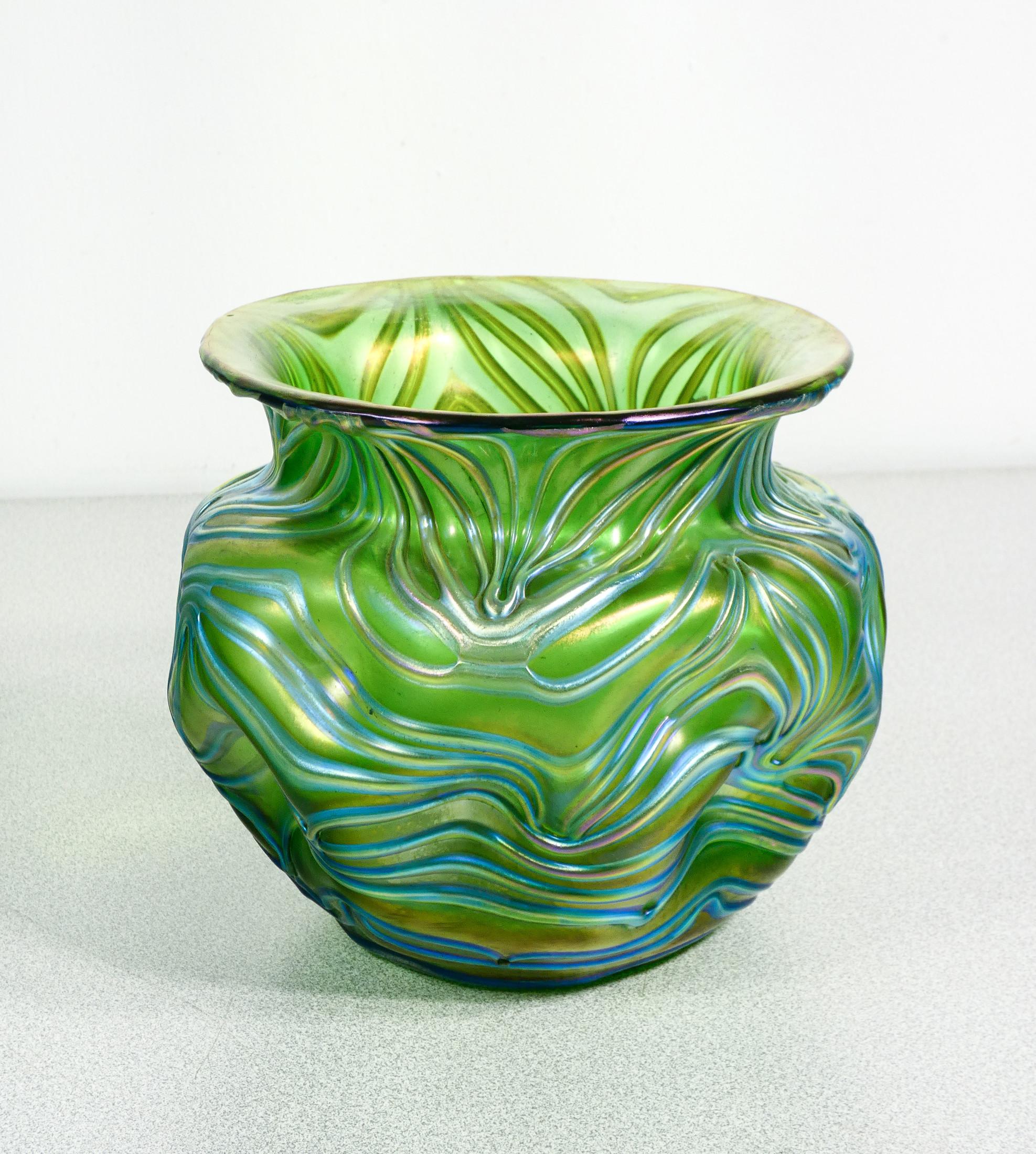 Austrian LOETZ Formosa iridescent blown glass vase. Austria, 1900s For Sale